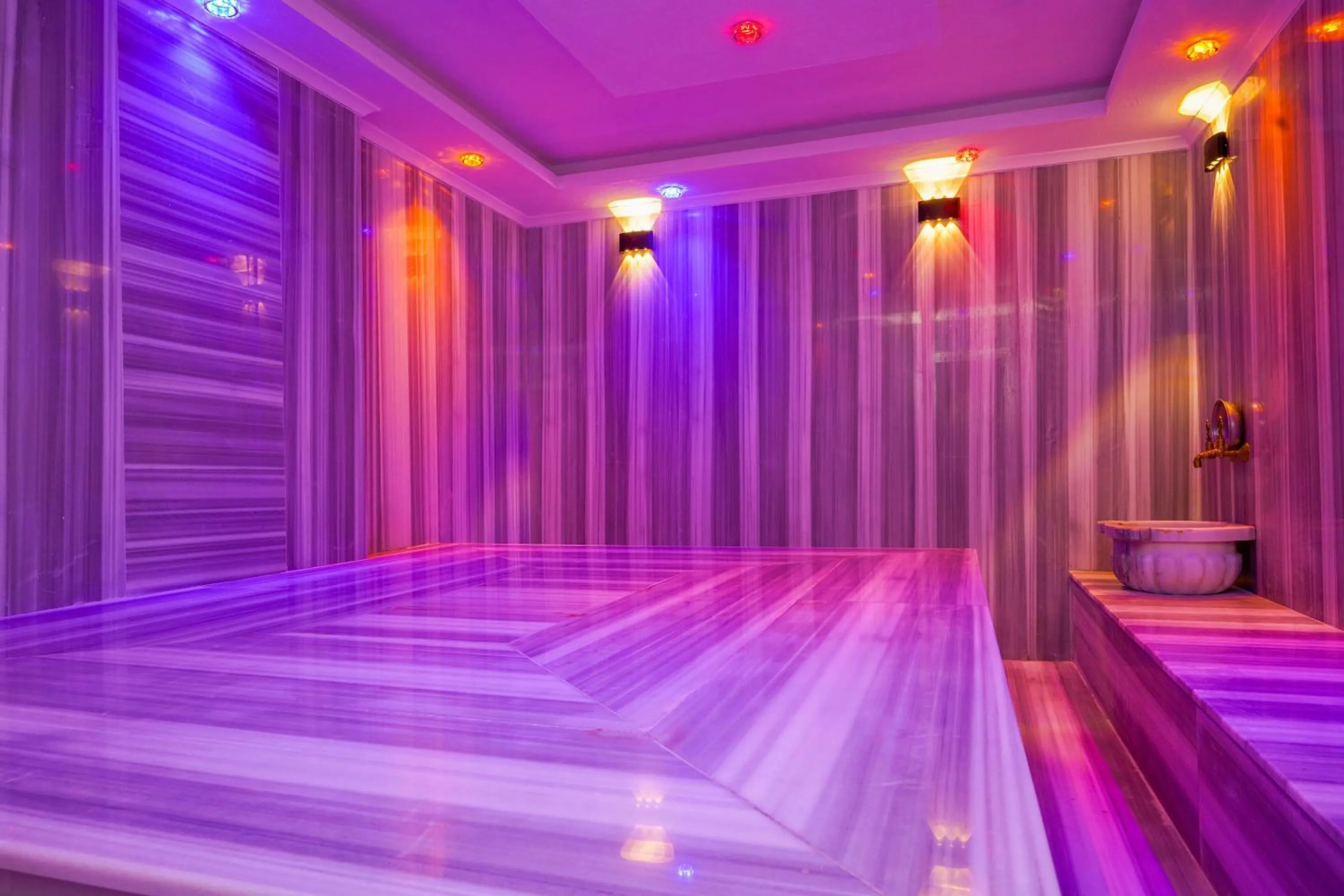 Public Bath, Bed in Kleopatra Arsi Hotel