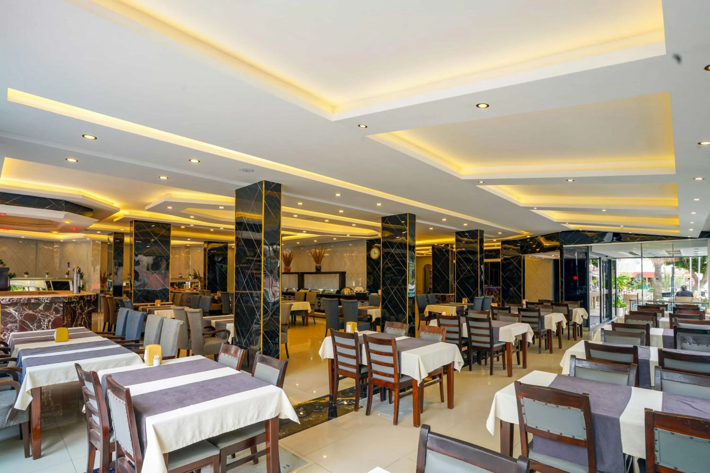 Restaurant/places to eat in Kleopatra Arsi Hotel