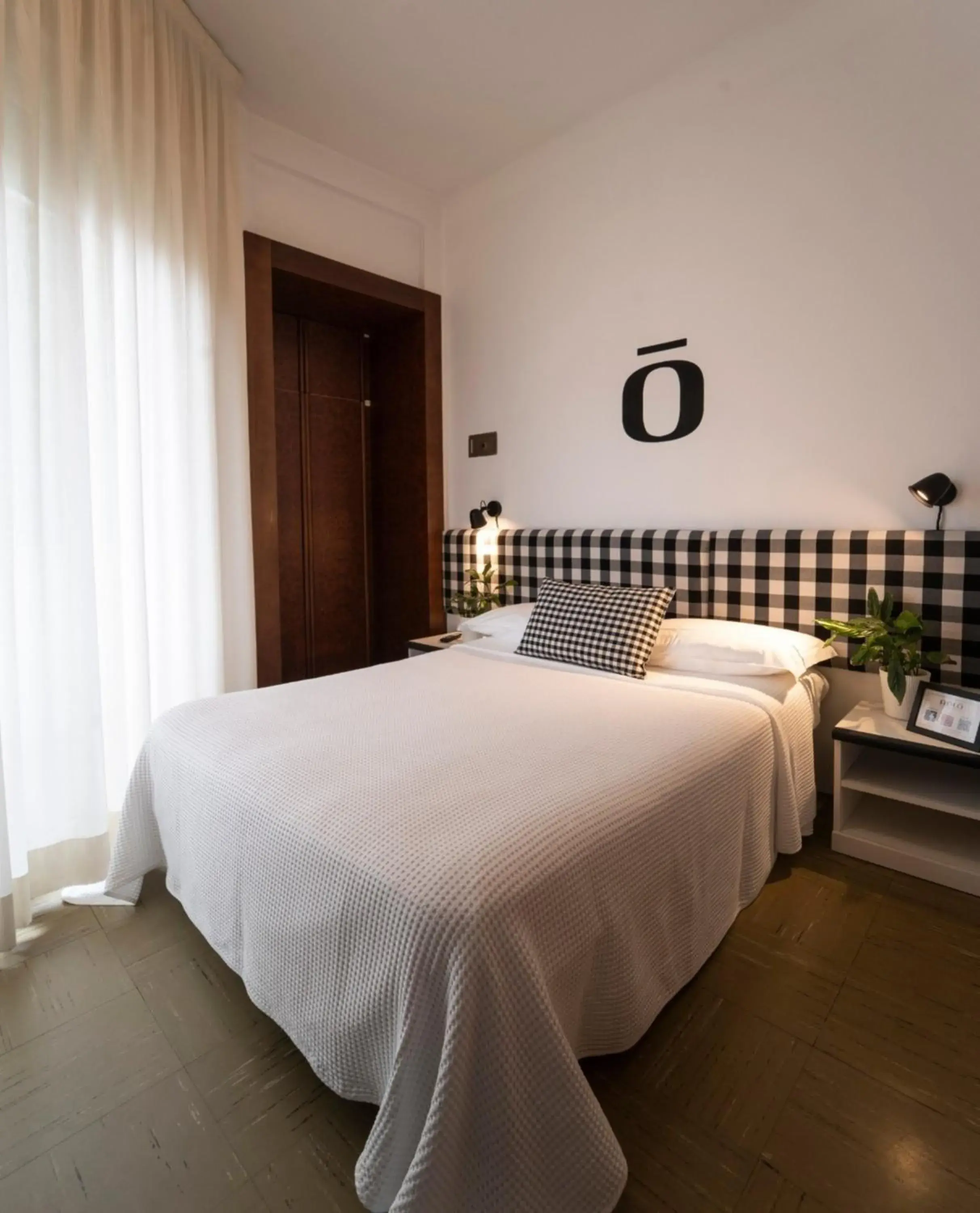 Queen Standard Room in Hotel Aplo - Breakfast Experience Queen Standard Room in Hotel Aplo - Breakfast Experience