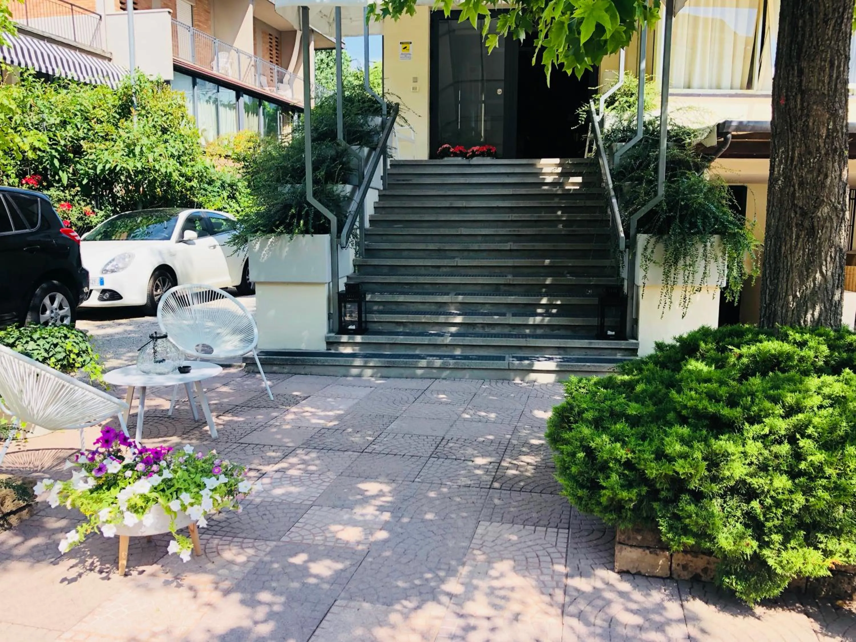 Property building in Hotel Aplo - Breakfast Experience