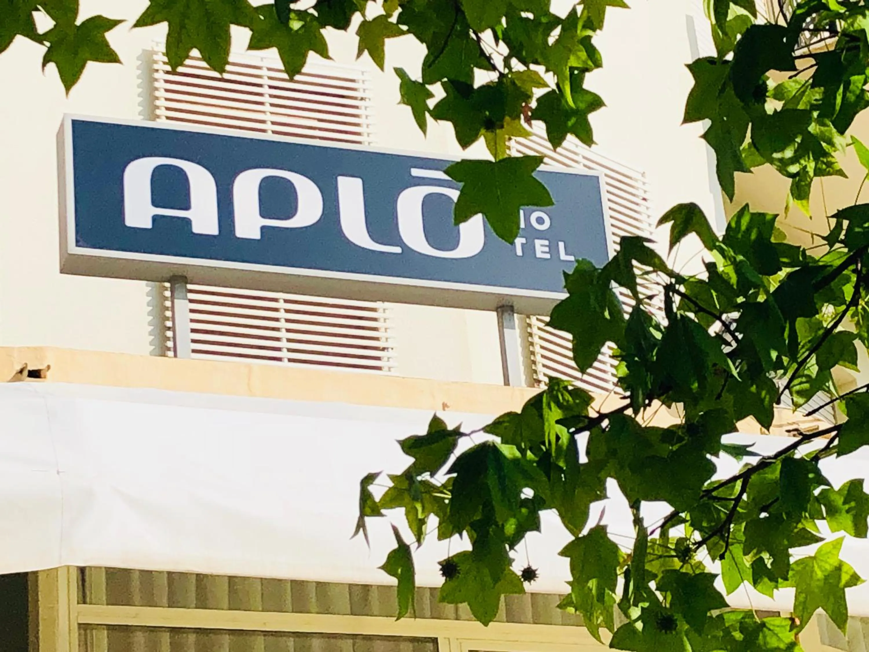 Facade/entrance in Hotel Aplo - Breakfast Experience