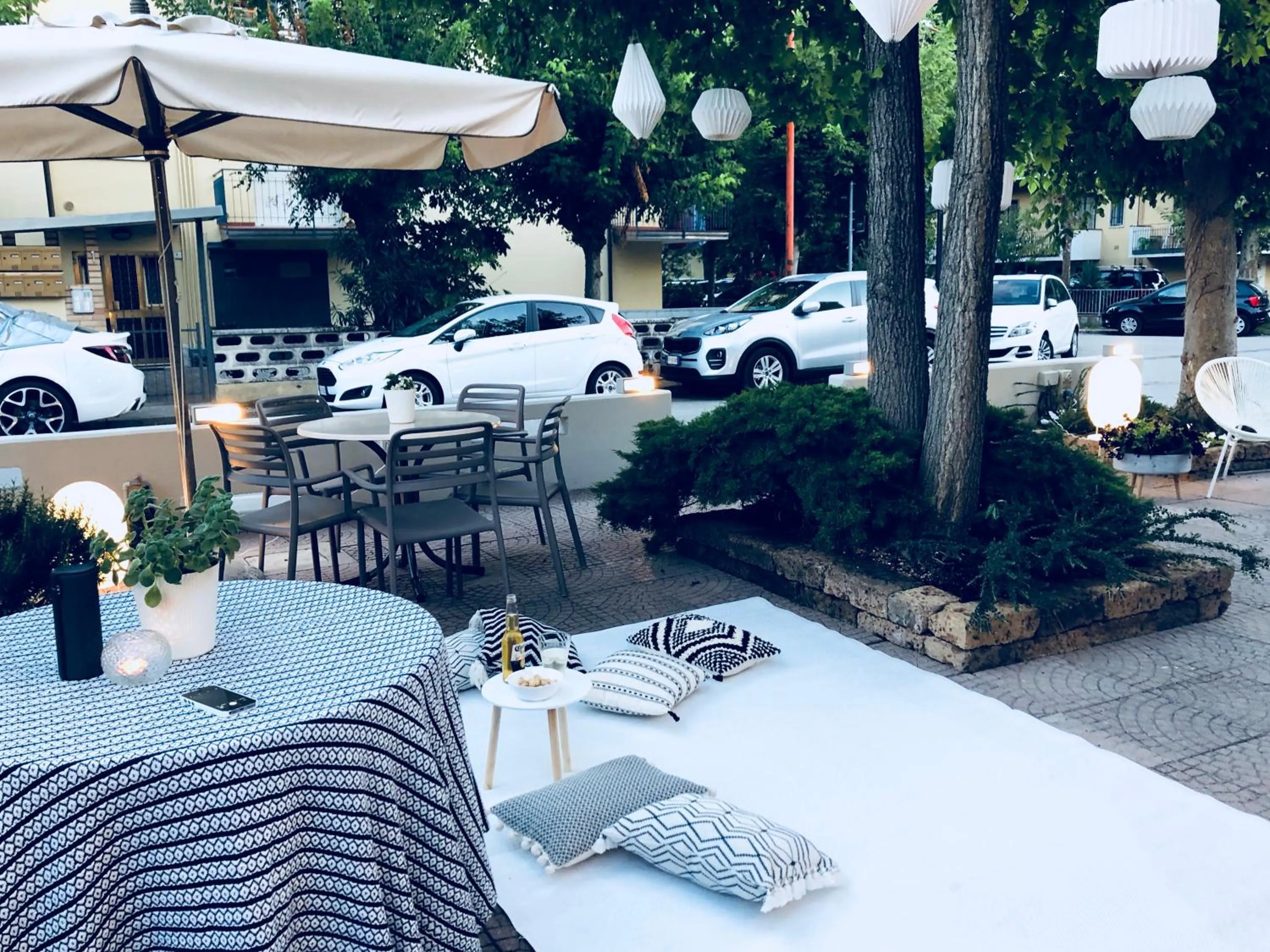 Patio in Hotel Aplo - Breakfast Experience