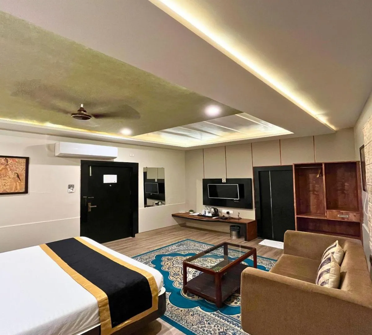 Bed in Hotel Runway Inn