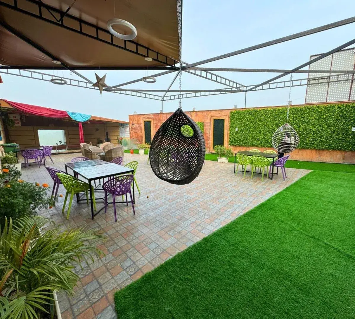 Swimming pool in Hotel Runway Inn Swimming pool in Hotel Runway Inn