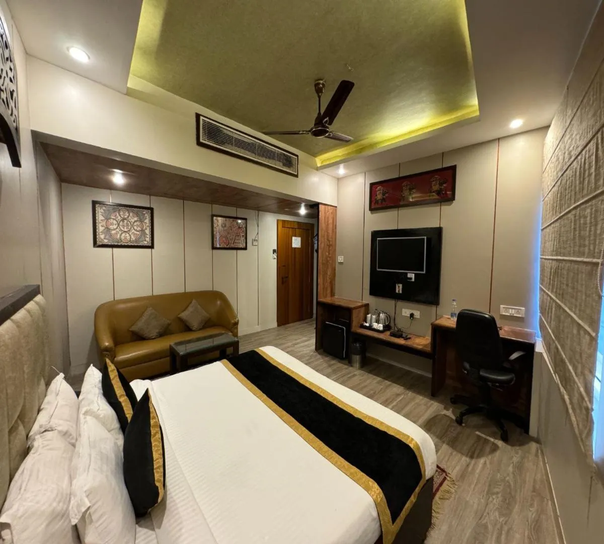 Bedroom, Bed in Hotel Runway Inn