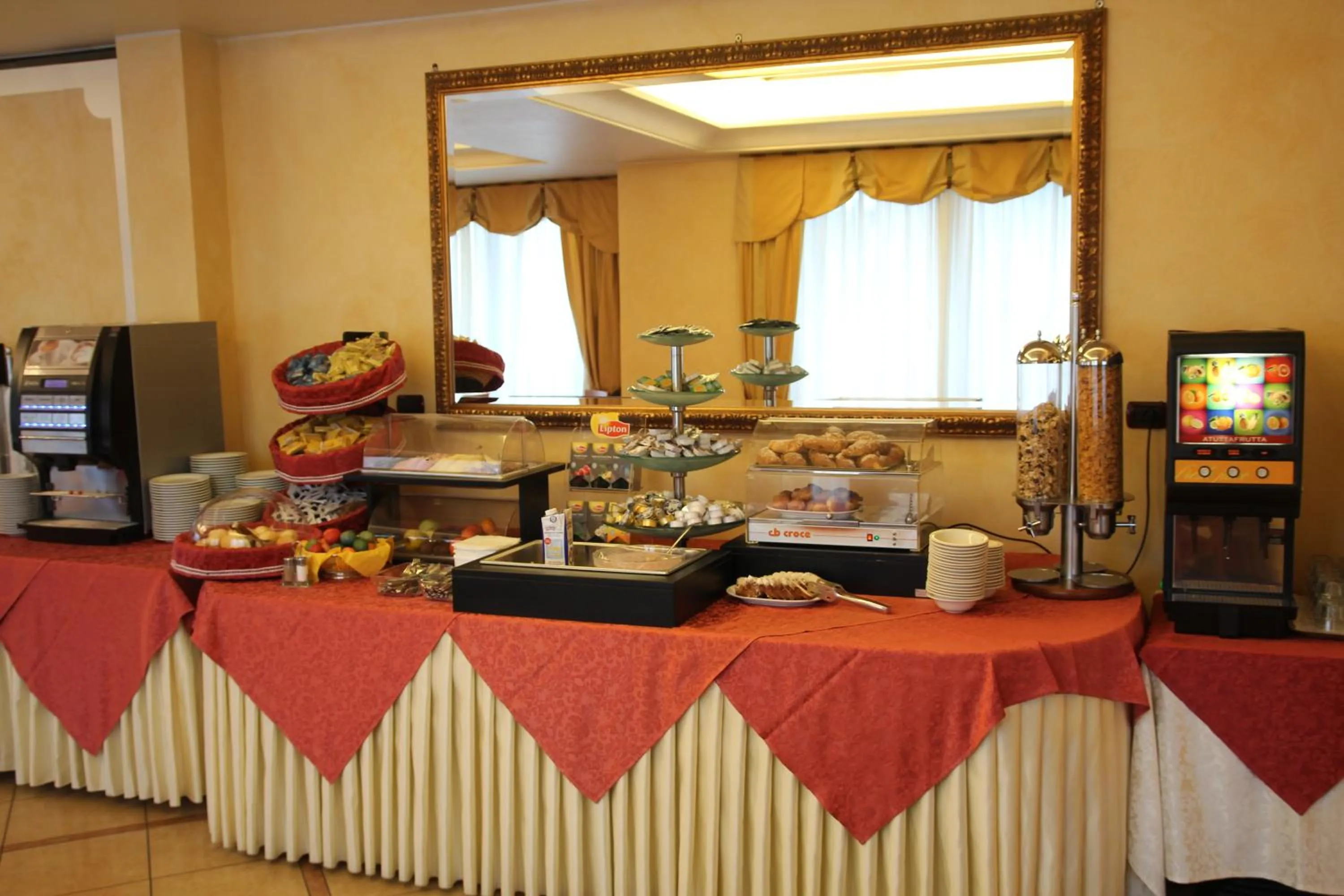 Restaurant/places to eat in Hotel Confine