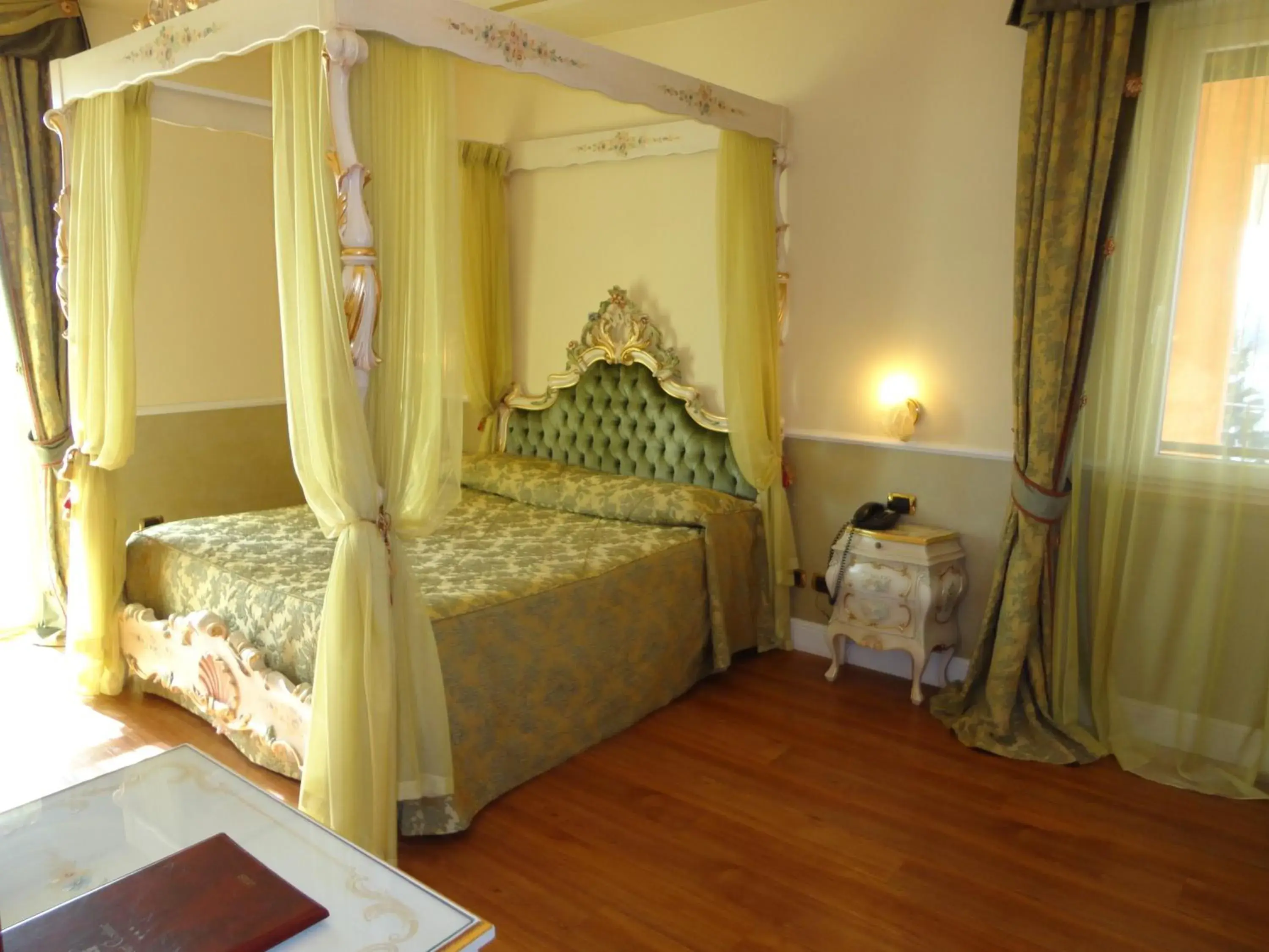 Junior Suite in Hotel Confine Junior Suite in Hotel Confine