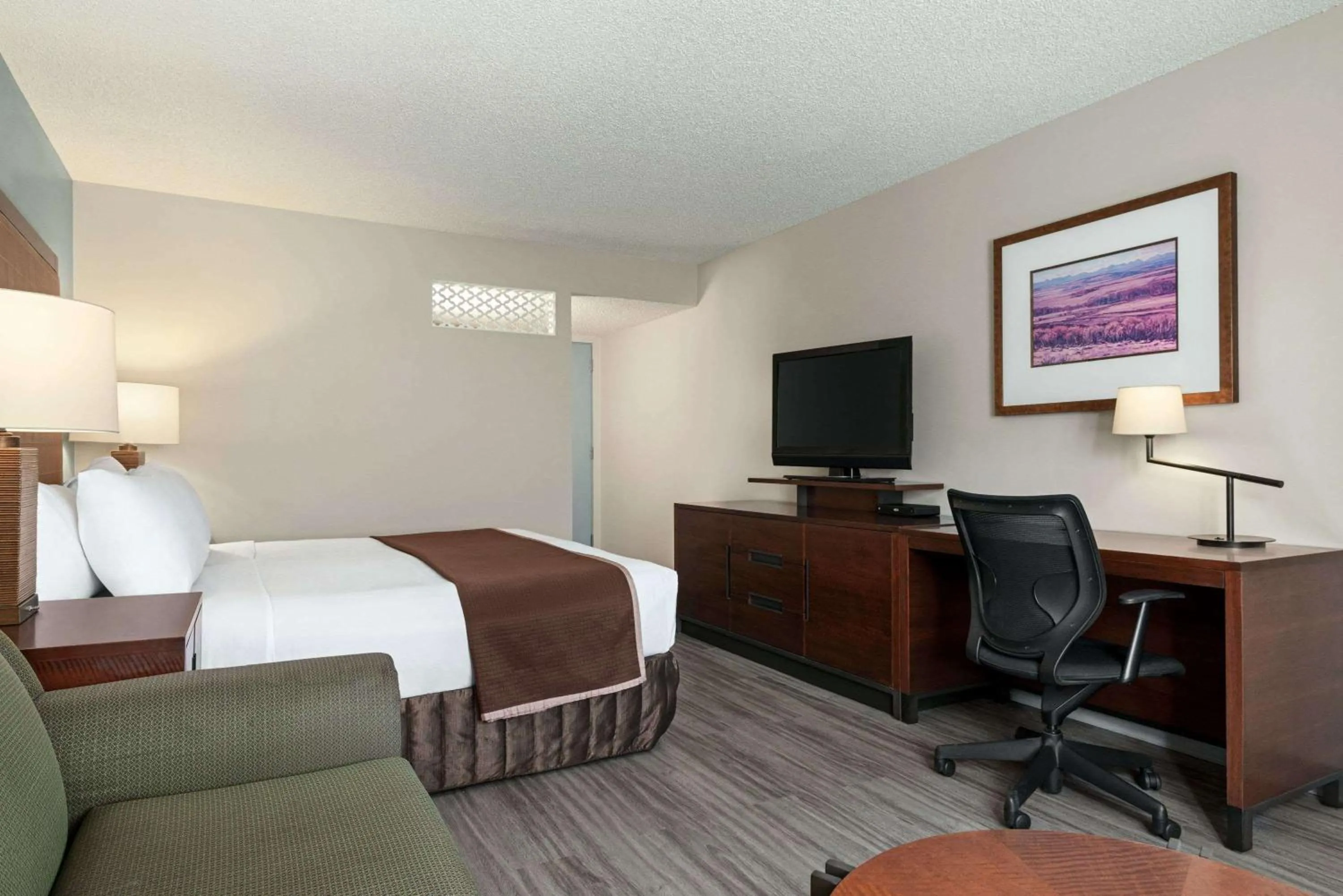 Photo of the whole room in Travelodge by Wyndham Calgary South