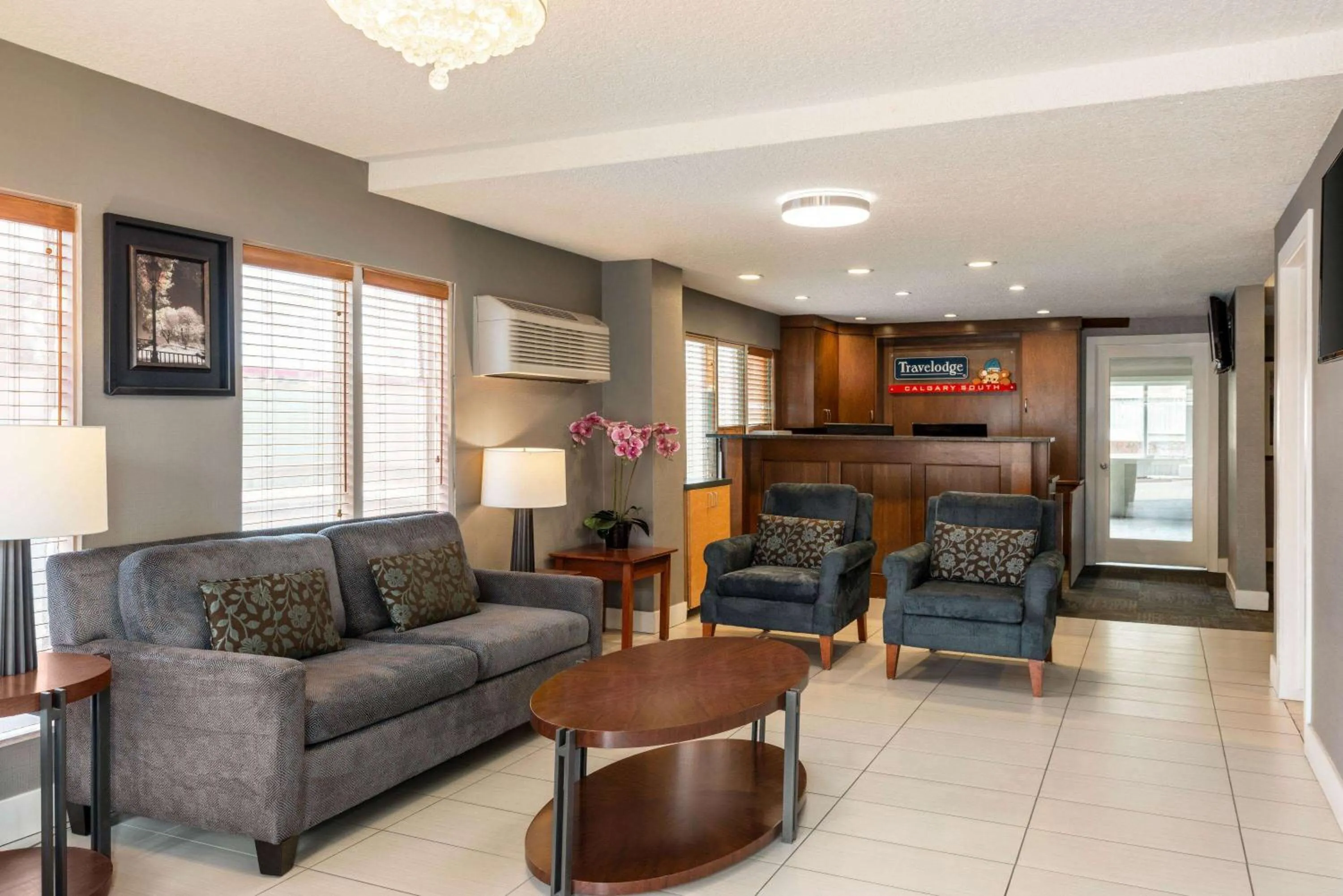 Lobby or reception in Travelodge by Wyndham Calgary South