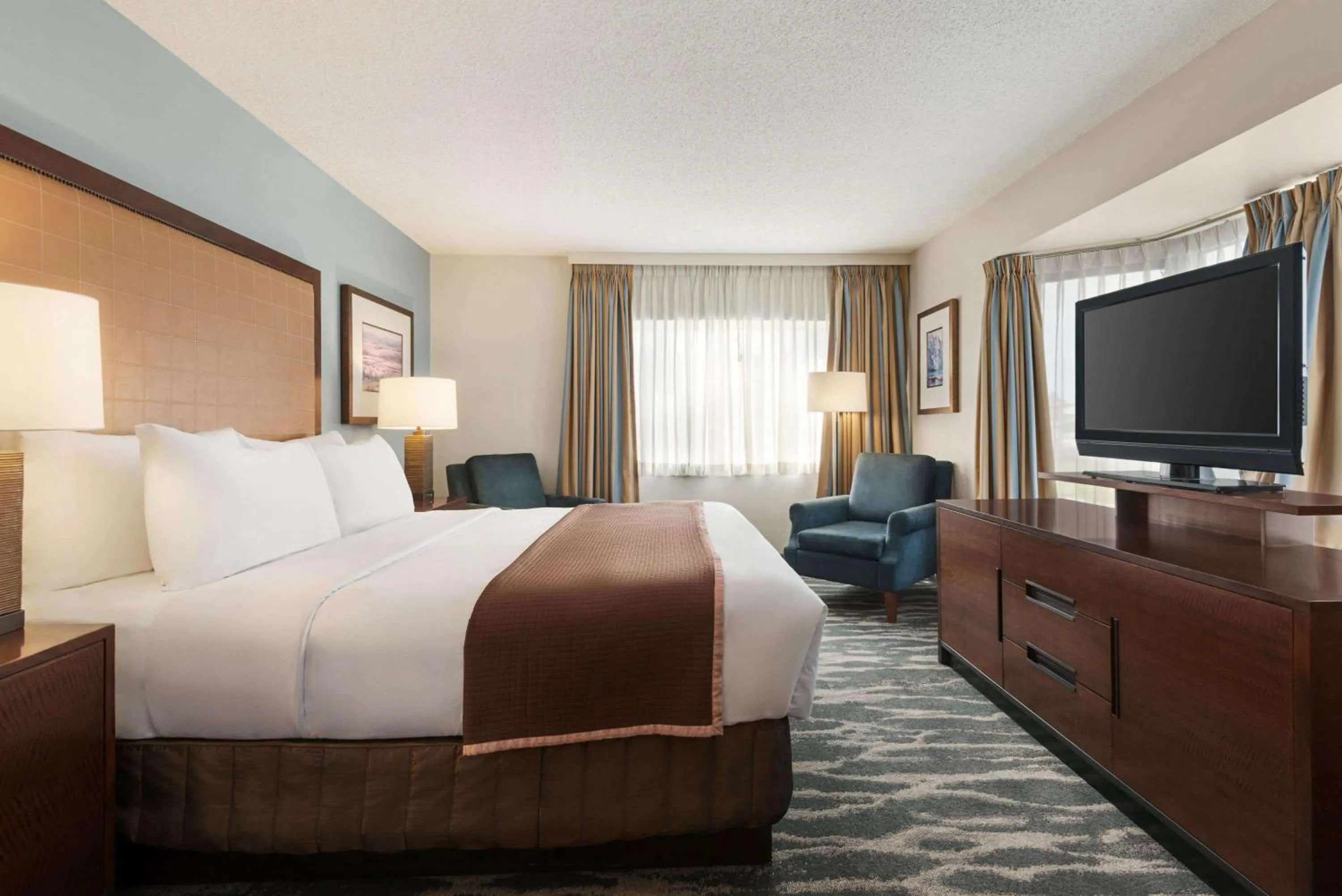 Photo of the whole room in Travelodge by Wyndham Calgary South