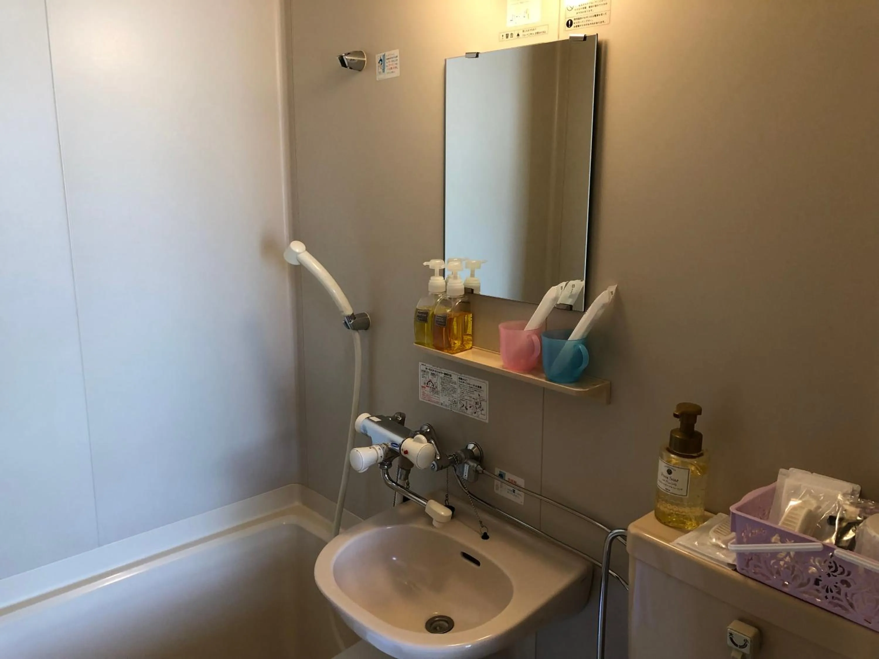 Bathroom in Hotel New White House