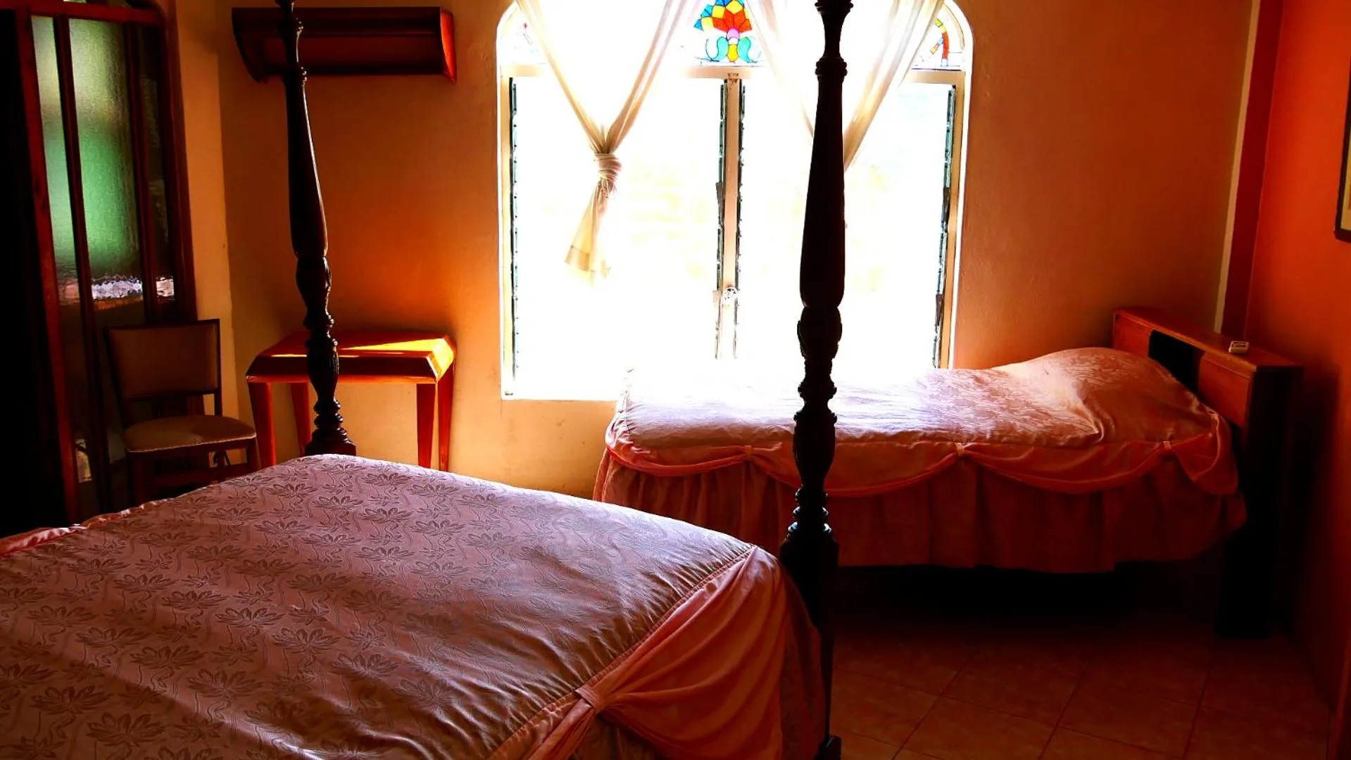 Banana Bank Lodge & Jungle Horseback Adventures