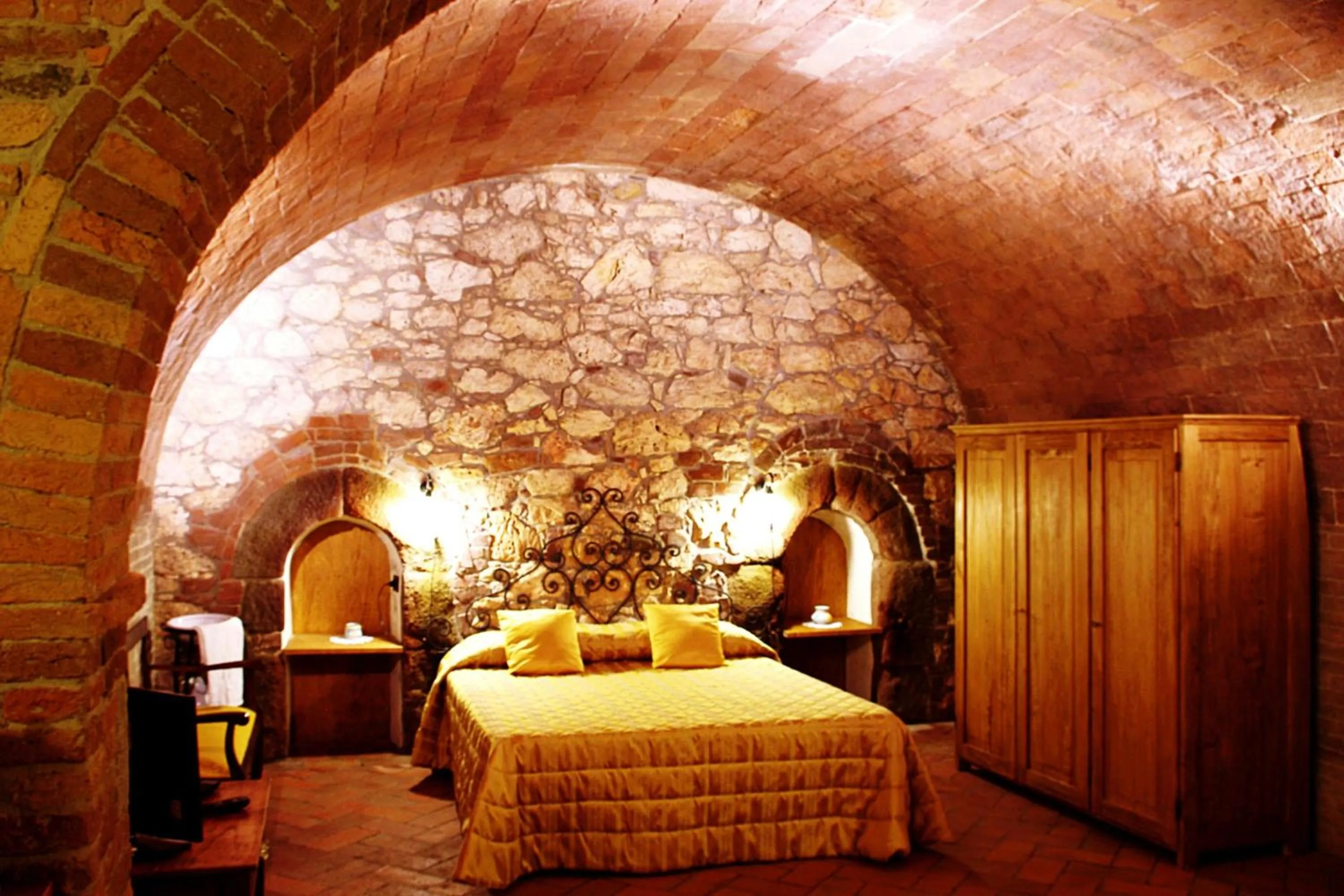 Photo of the whole room, Bed in La Fornace di San Galgano