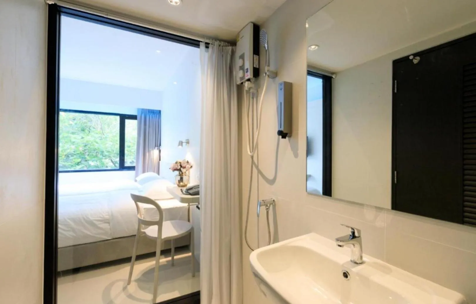 Bathroom, Bed in Prima House Pattaya