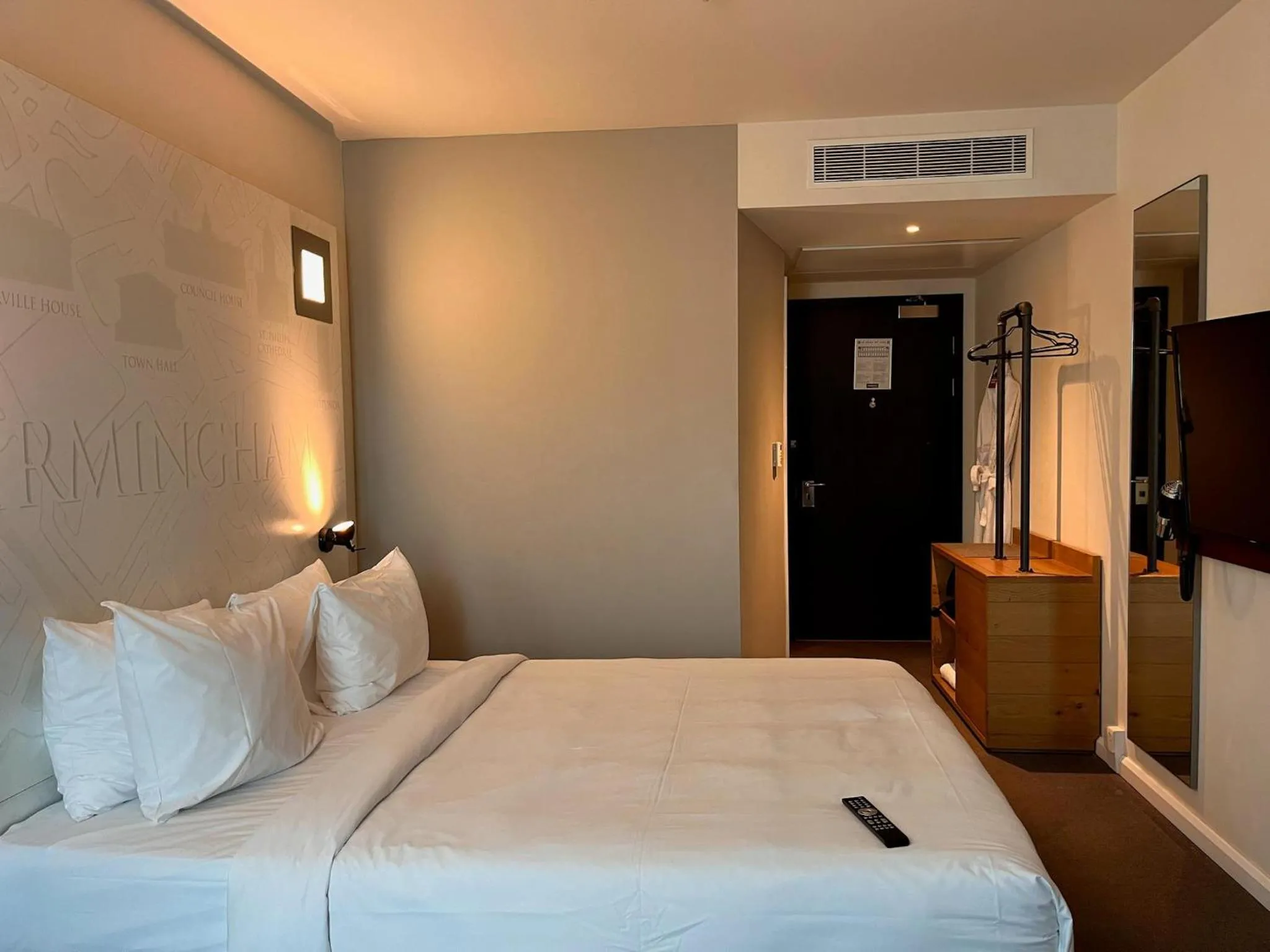 Photo of the whole room, Bed in pentahotel Birmingham