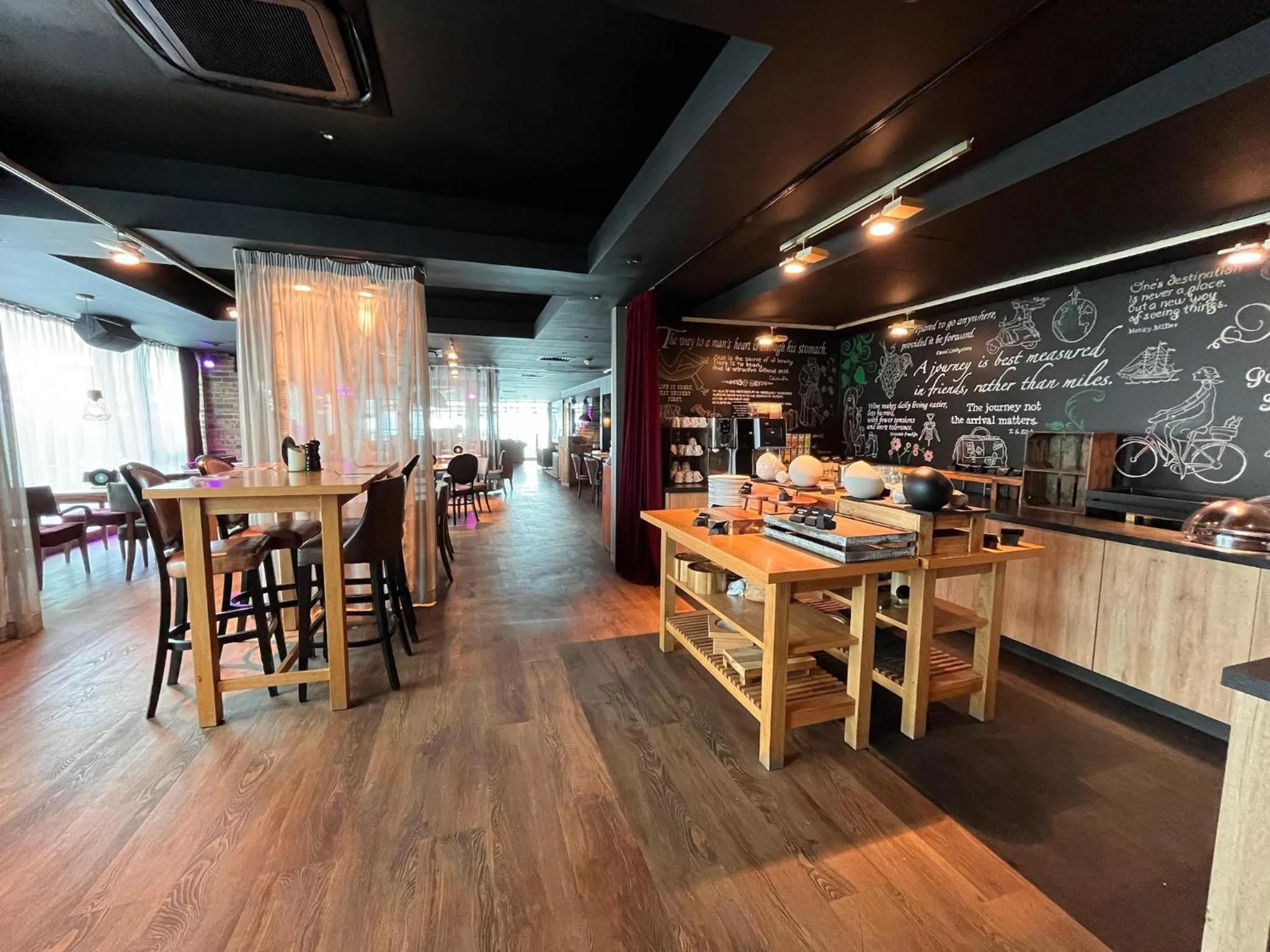 Restaurant/places to eat in pentahotel Birmingham