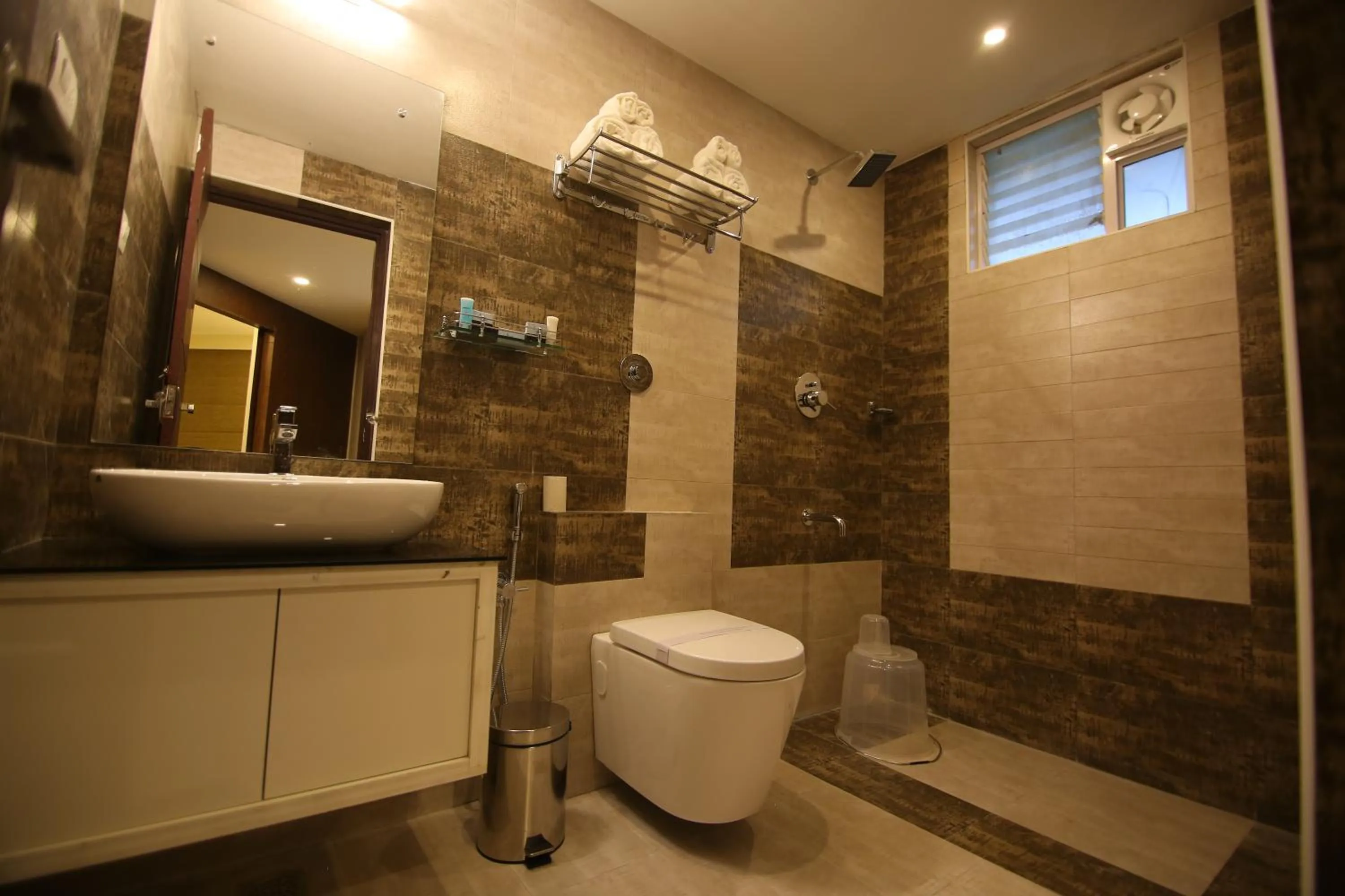 Shower in Hotel Le Sapphire