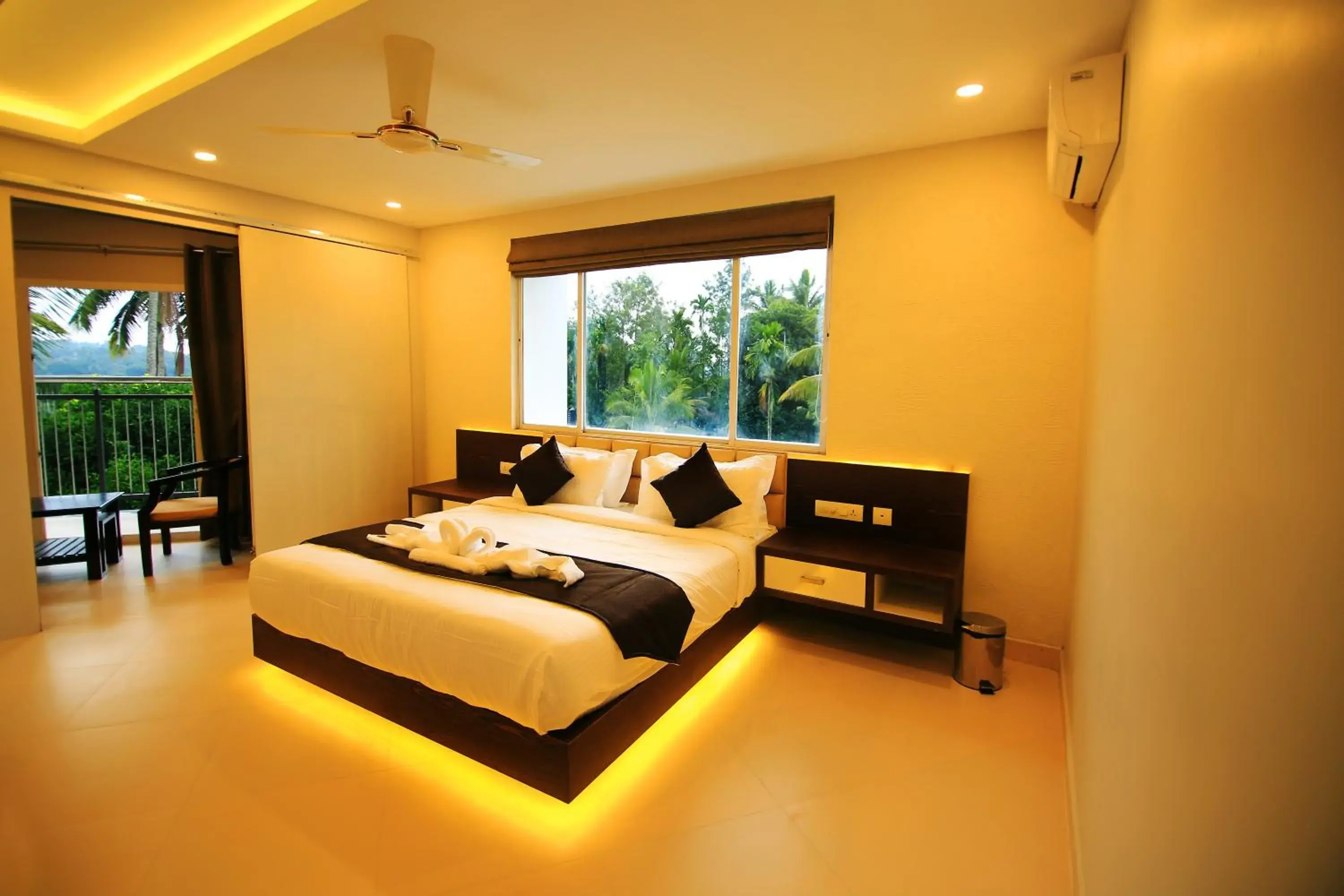 View (from property/room), Bed in Hotel Le Sapphire View (from property/room), Bed in Hotel Le Sapphire