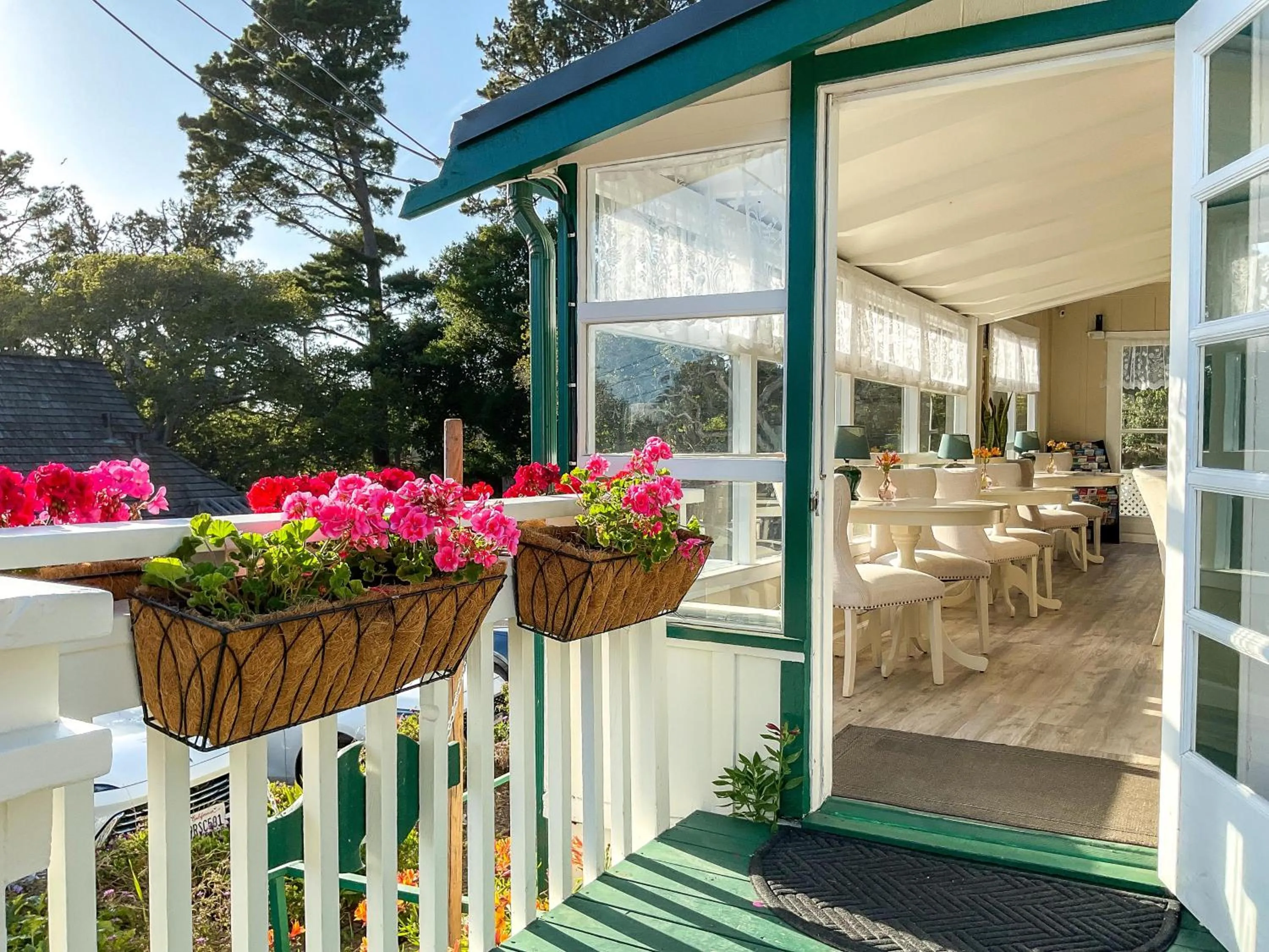 Facade/entrance in Carmel Green Lantern Inn