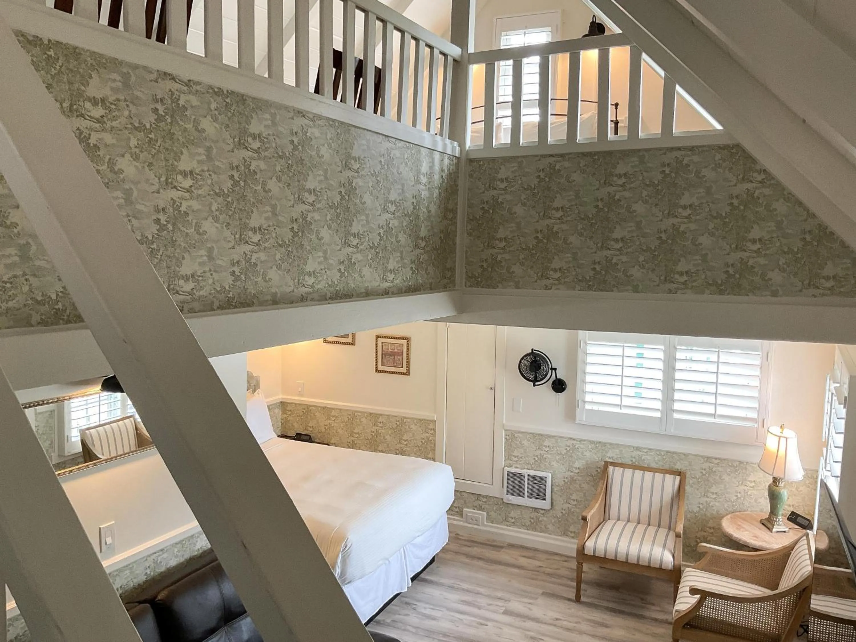 Bed in Carmel Green Lantern Inn