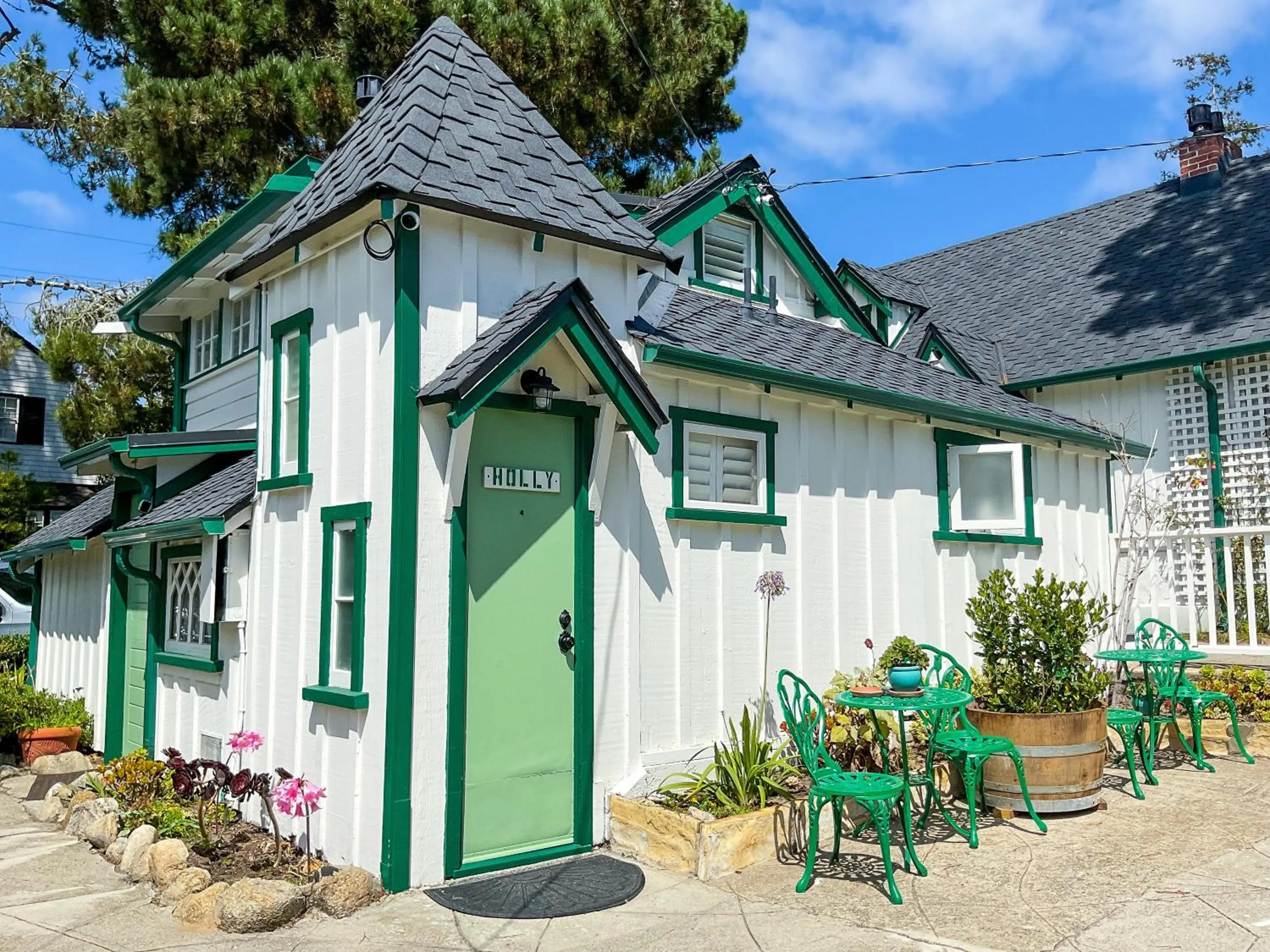 Property building in Carmel Green Lantern Inn