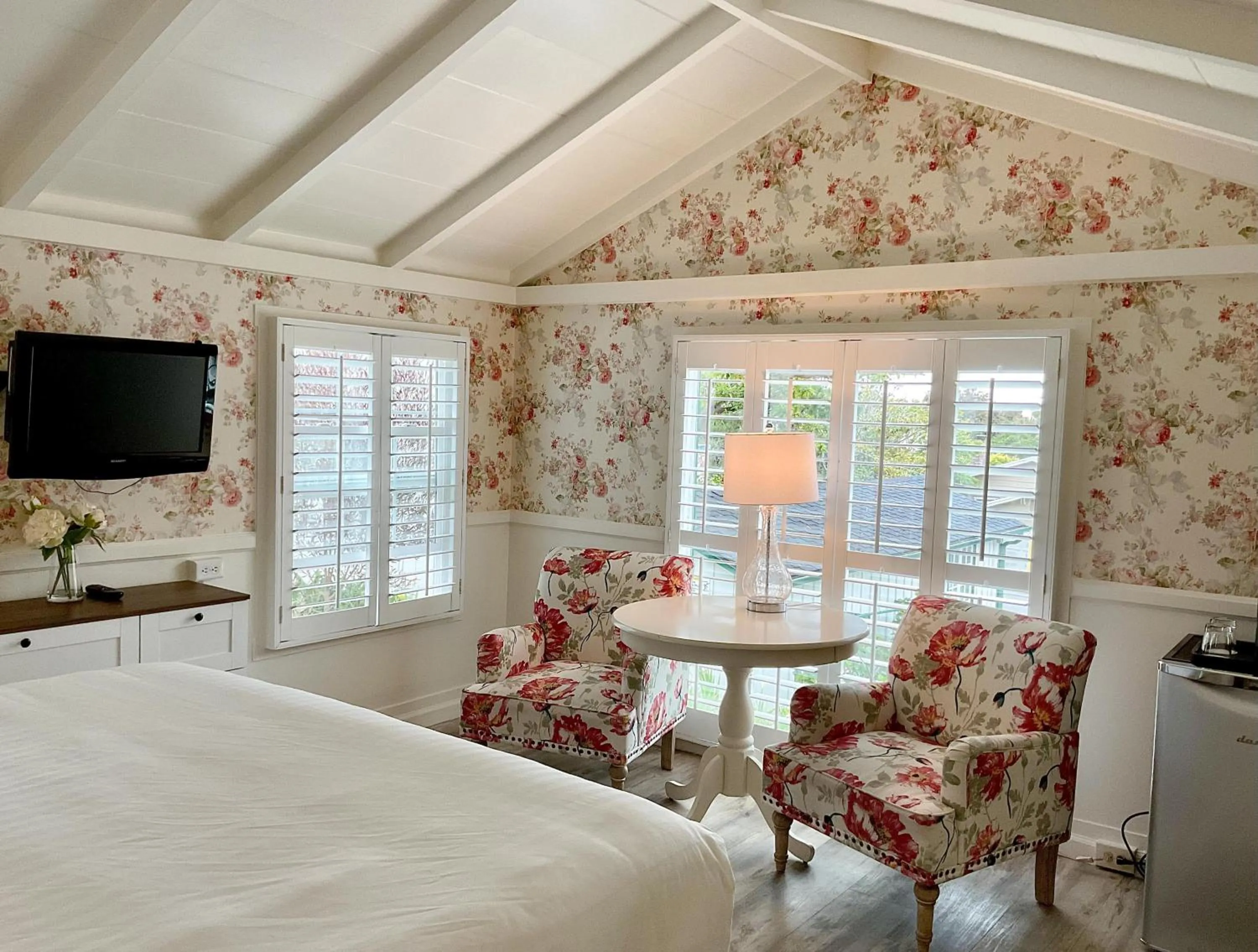 Bed in Carmel Green Lantern Inn