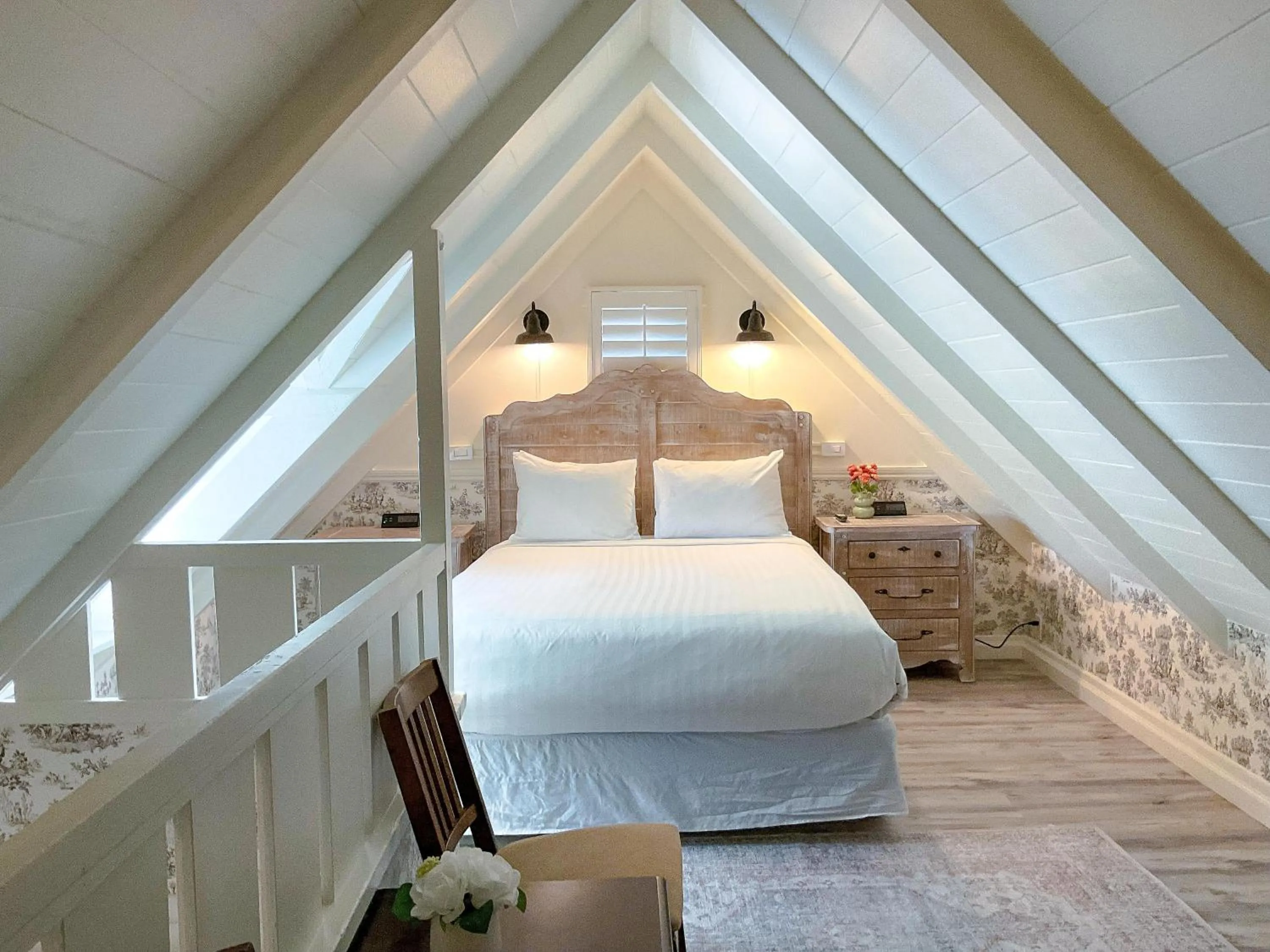 Bed in Carmel Green Lantern Inn