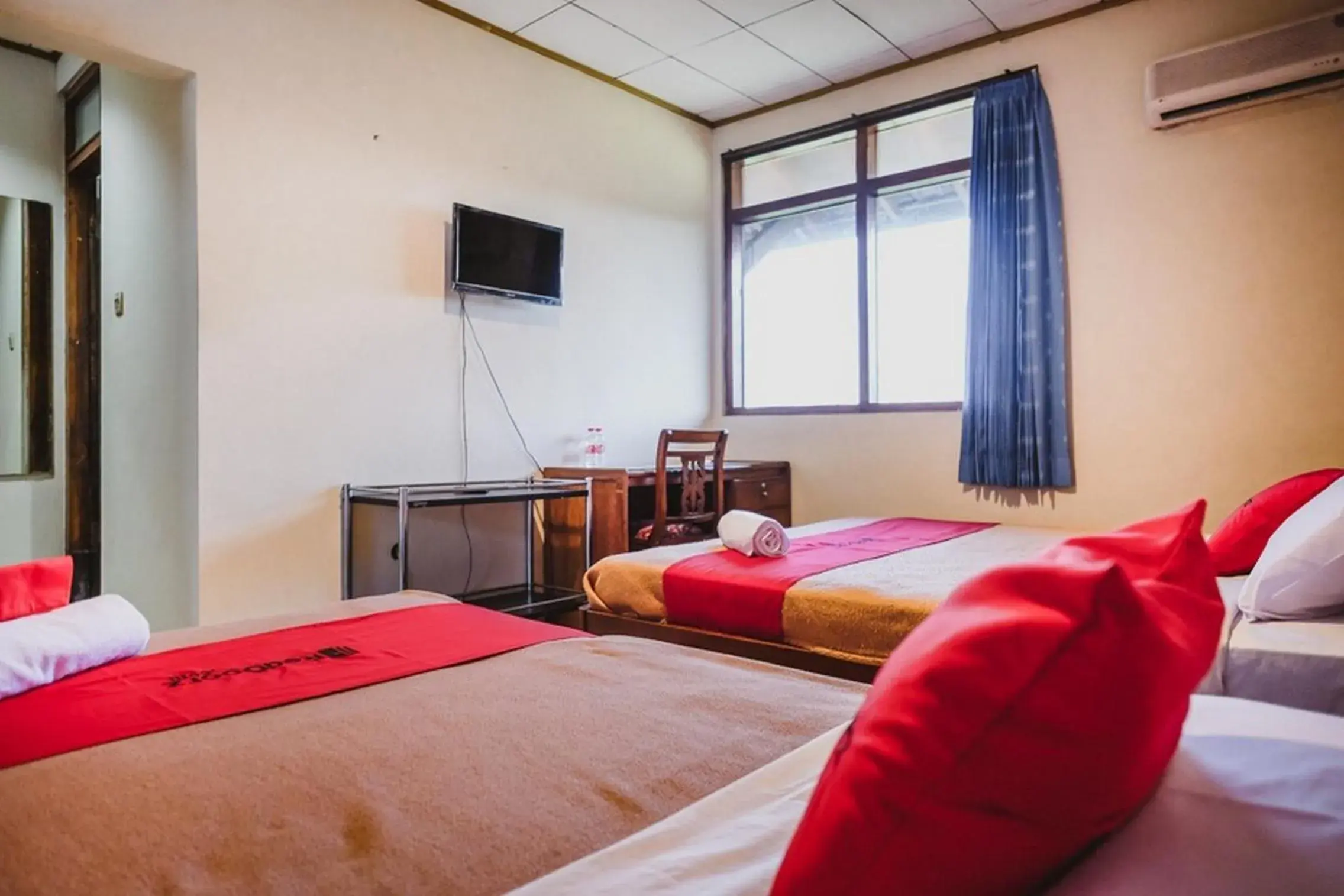 Bedroom, Bed in RedDoorz @ Ungaran Bedroom, Bed in RedDoorz @ Ungaran