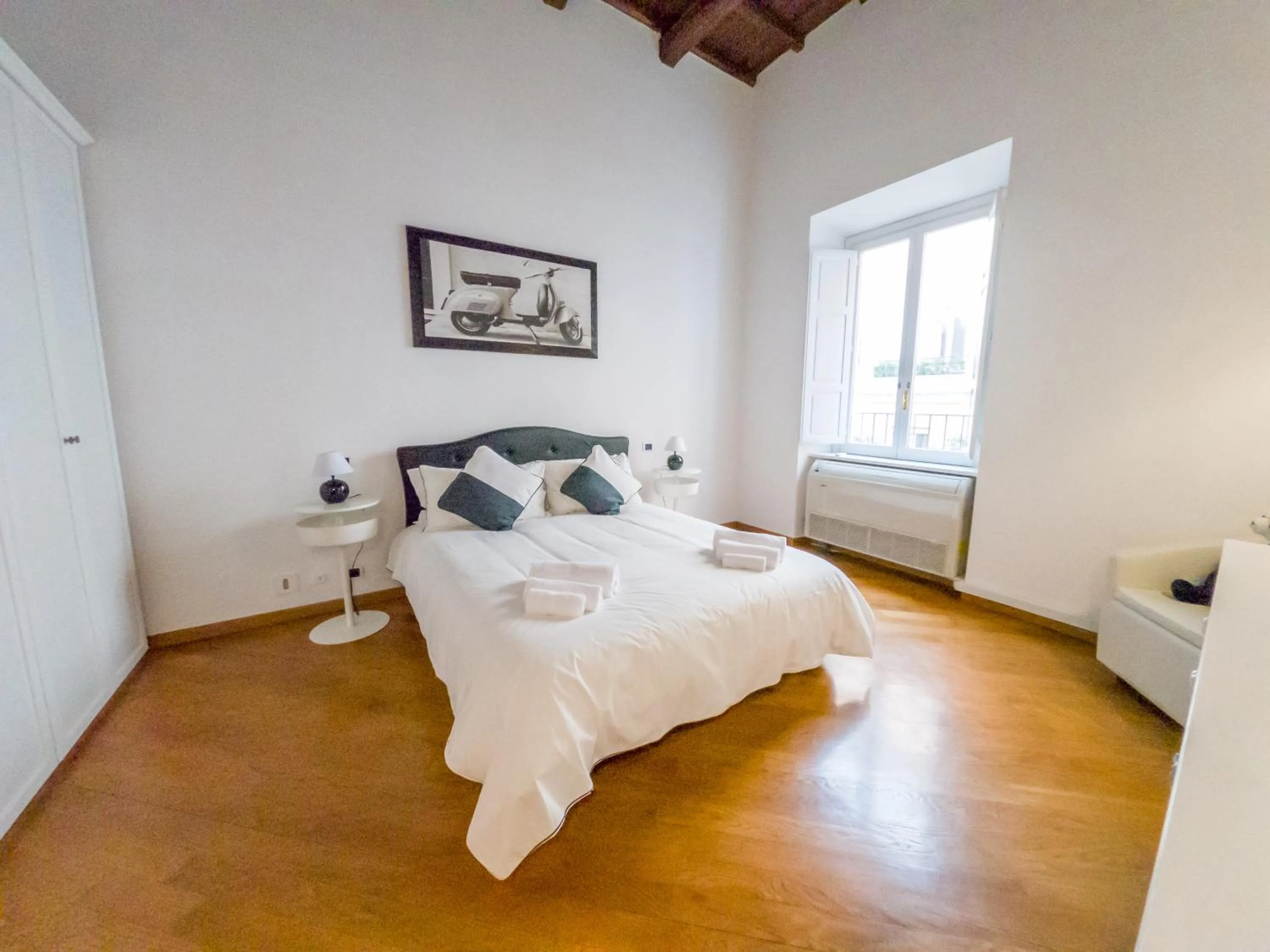 Bedroom, Bed in Pandy Suite