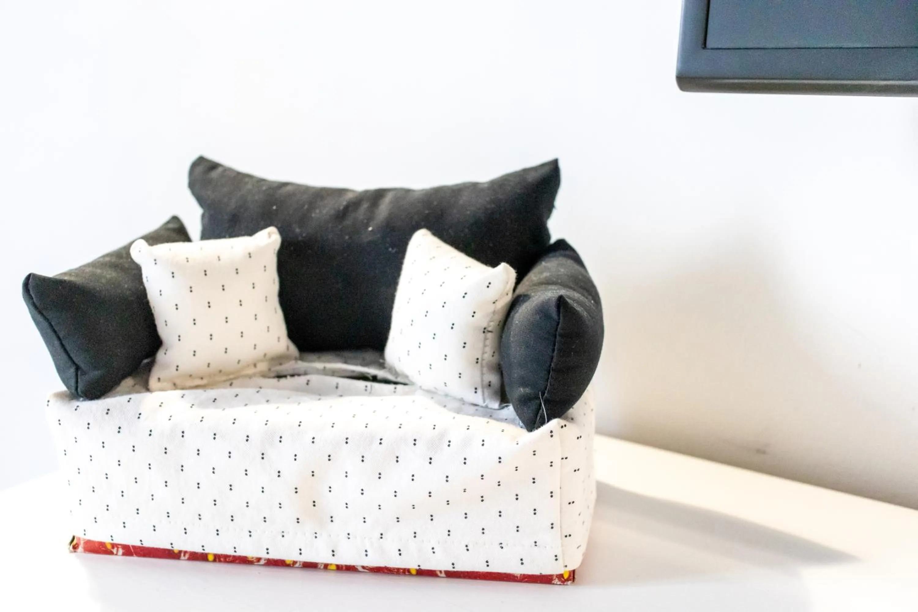 Decorative detail, Bed in Pandy Suite