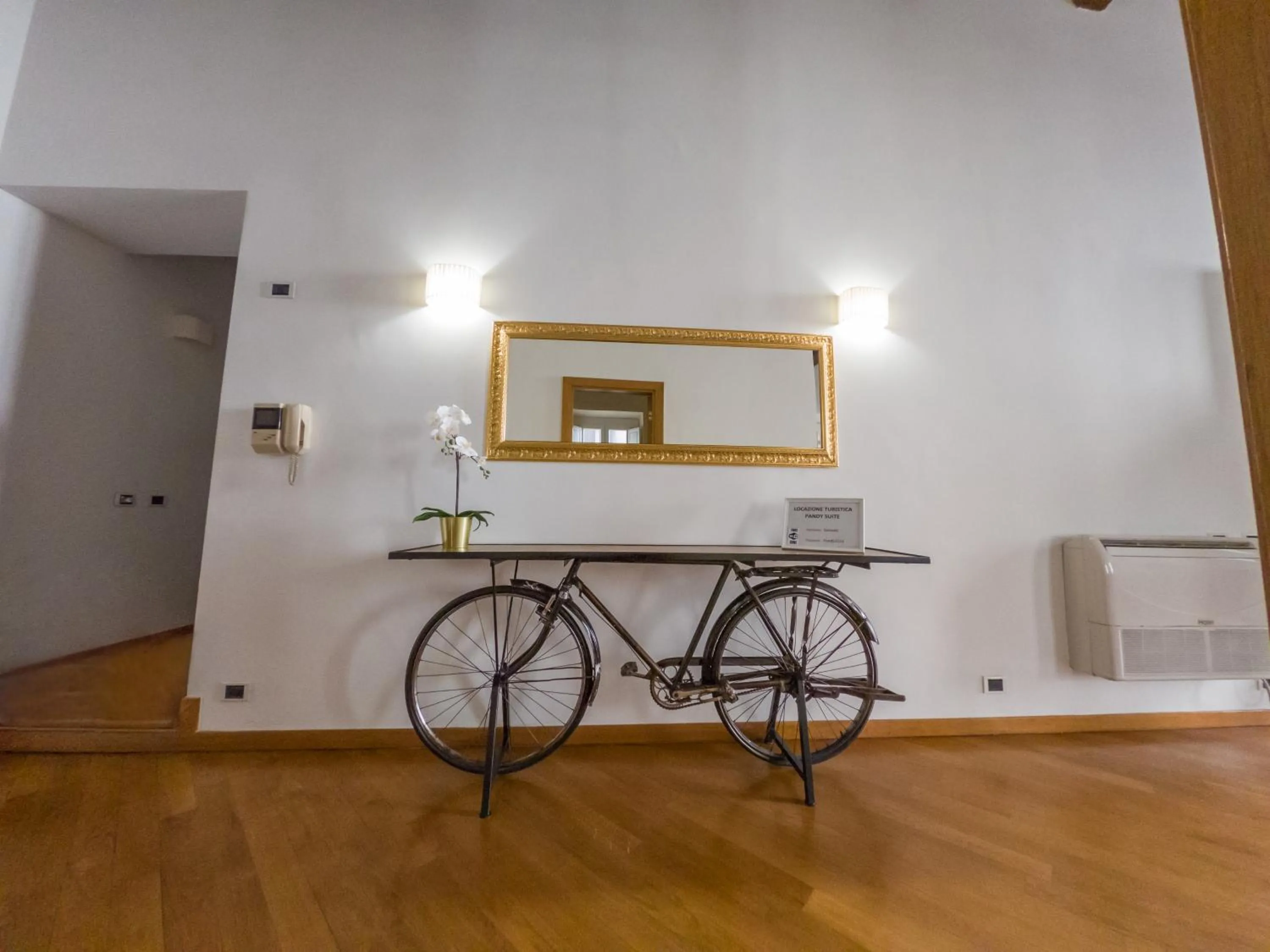 Decorative detail in Pandy Suite