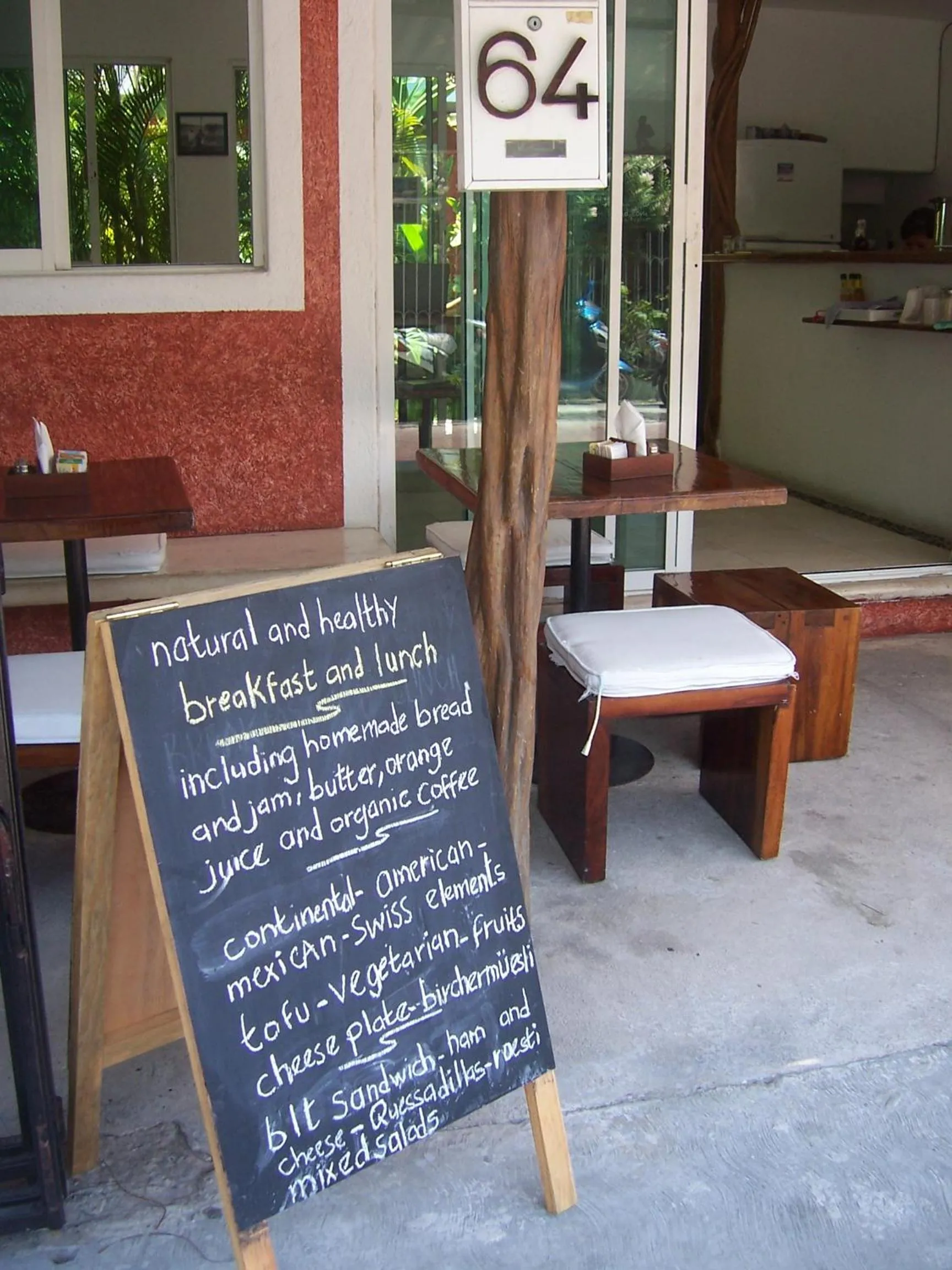 Restaurant/places to eat in Elements of the Island