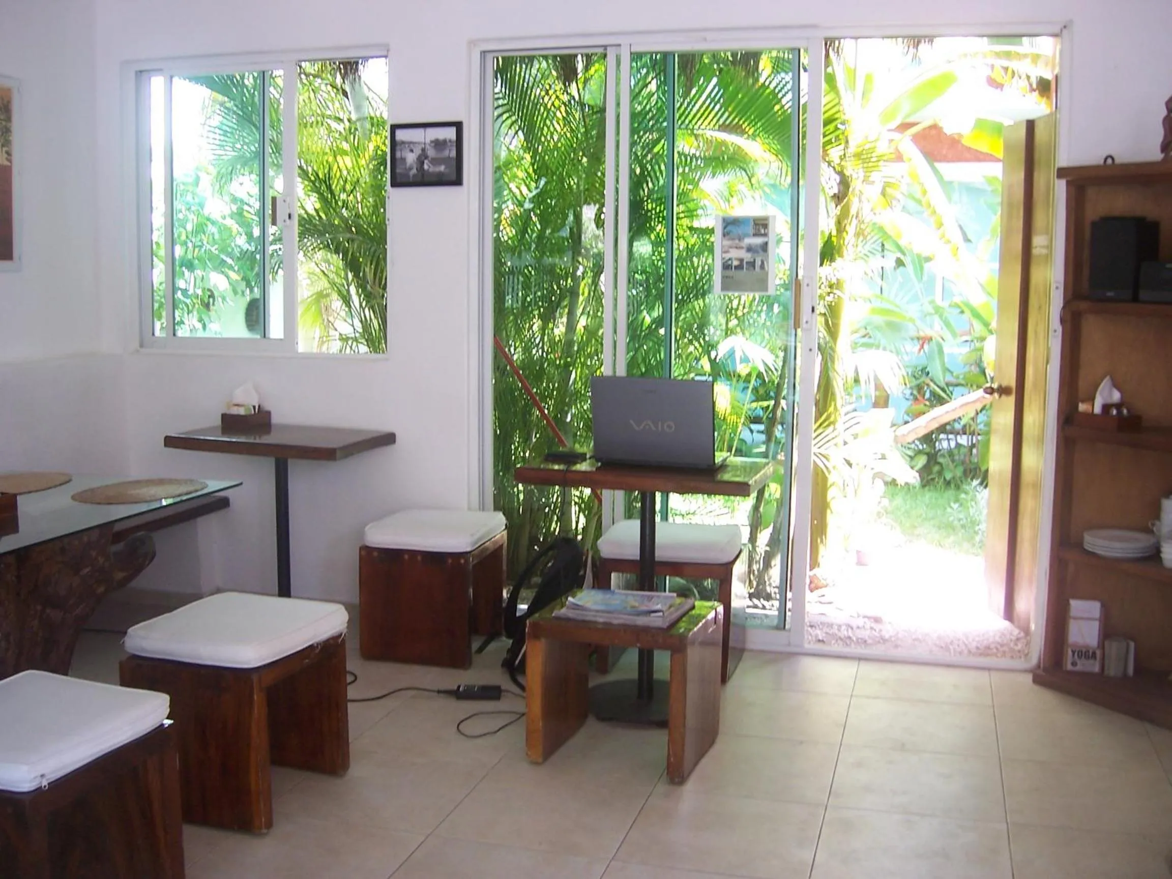 Restaurant/places to eat in Elements of the Island