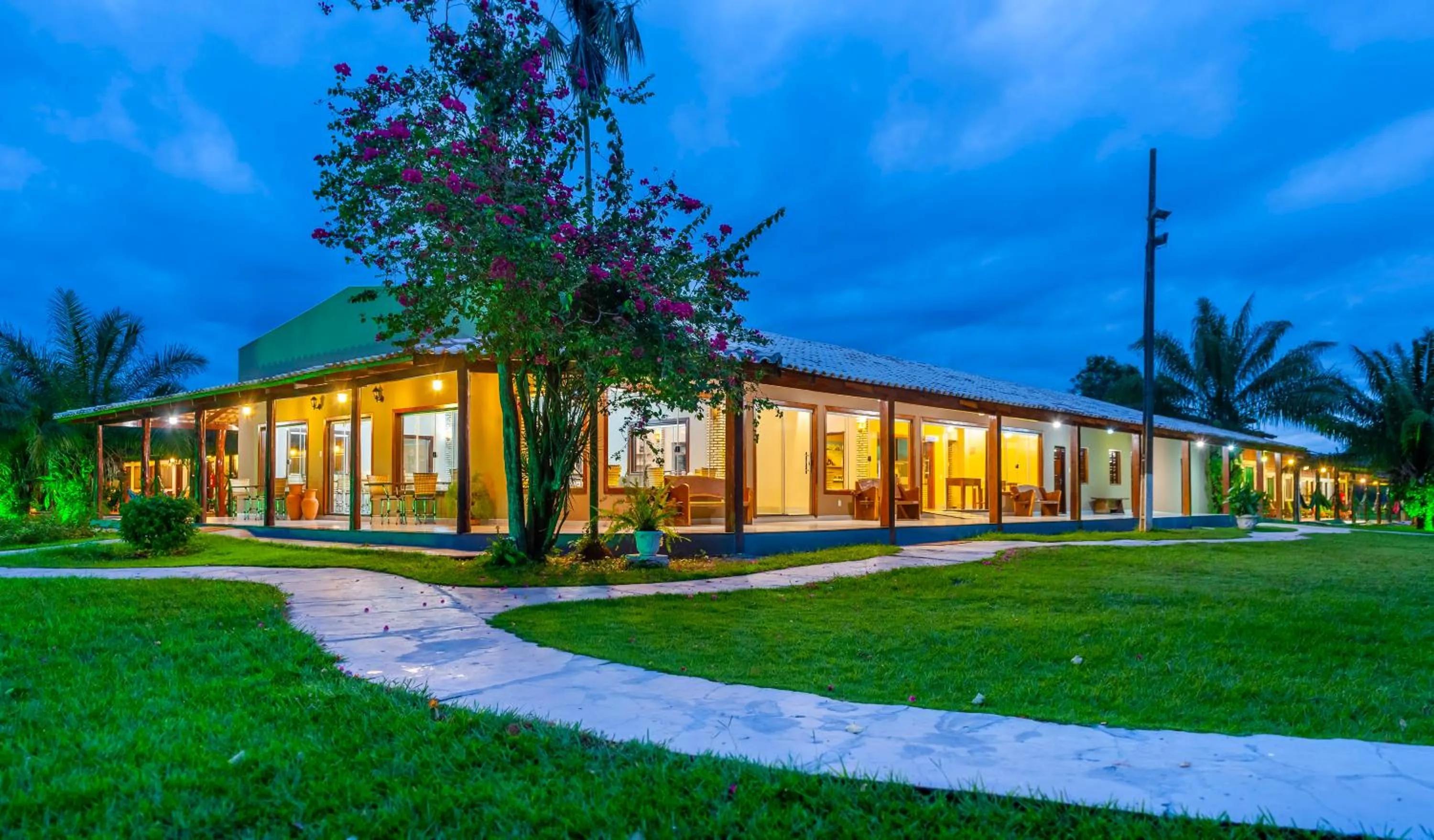 Property building in Pousada Piuval