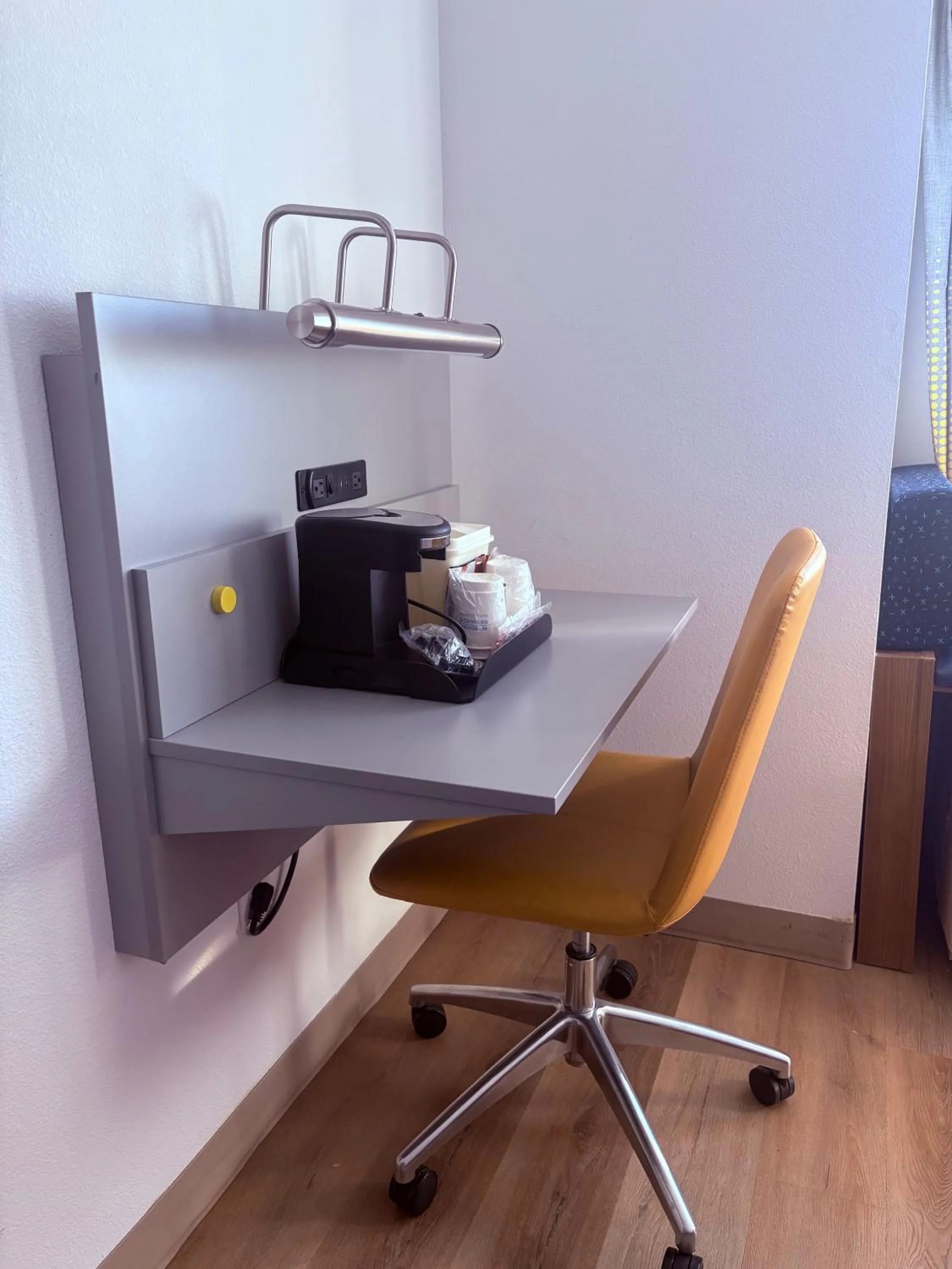 Coffee/tea facilities in Microtel Inn & Suites by Wyndham Denver Airport