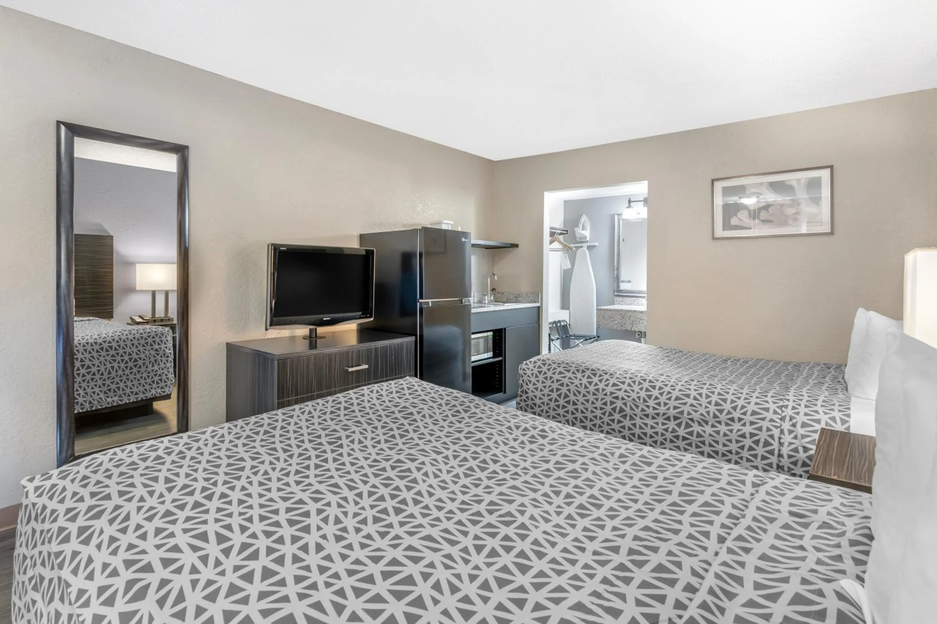 Bed in Suburban Studios International Drive