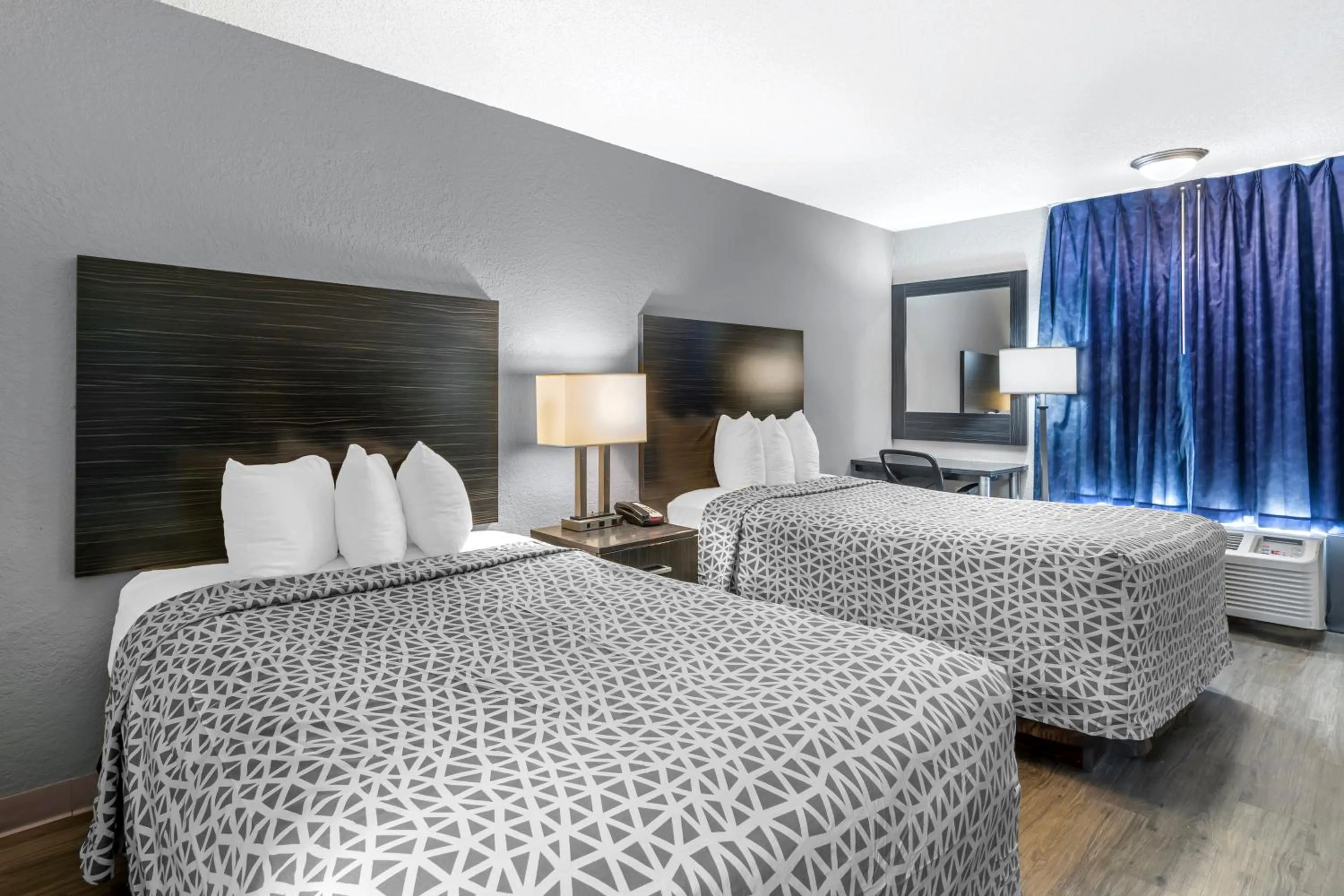 Bed in Suburban Studios International Drive