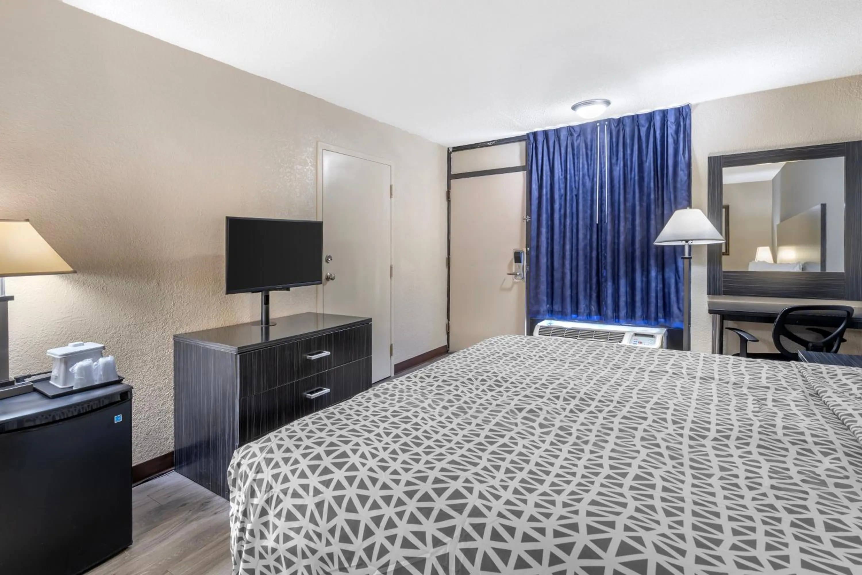 Bed in Suburban Studios International Drive