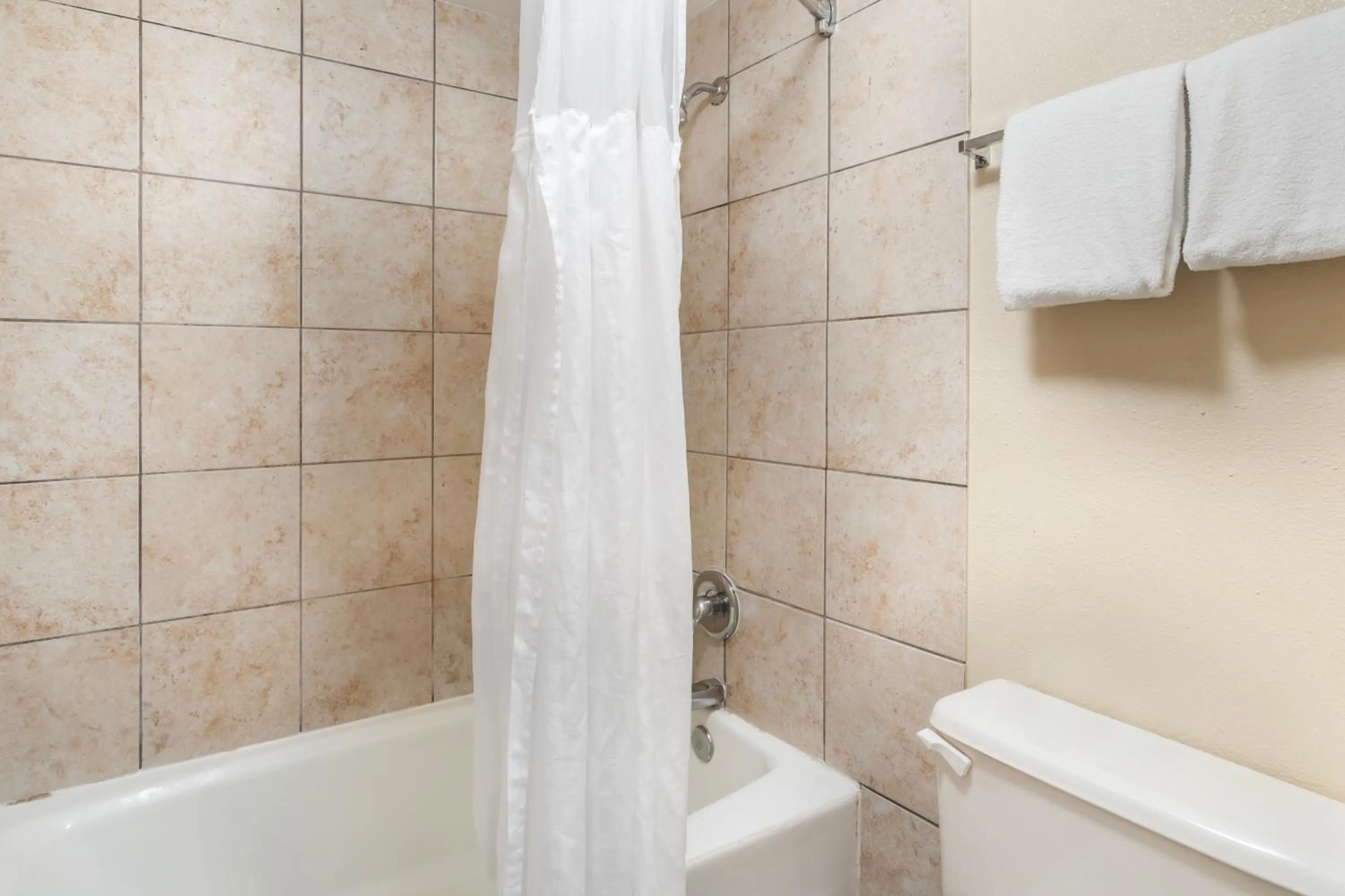 Shower in Suburban Studios International Drive