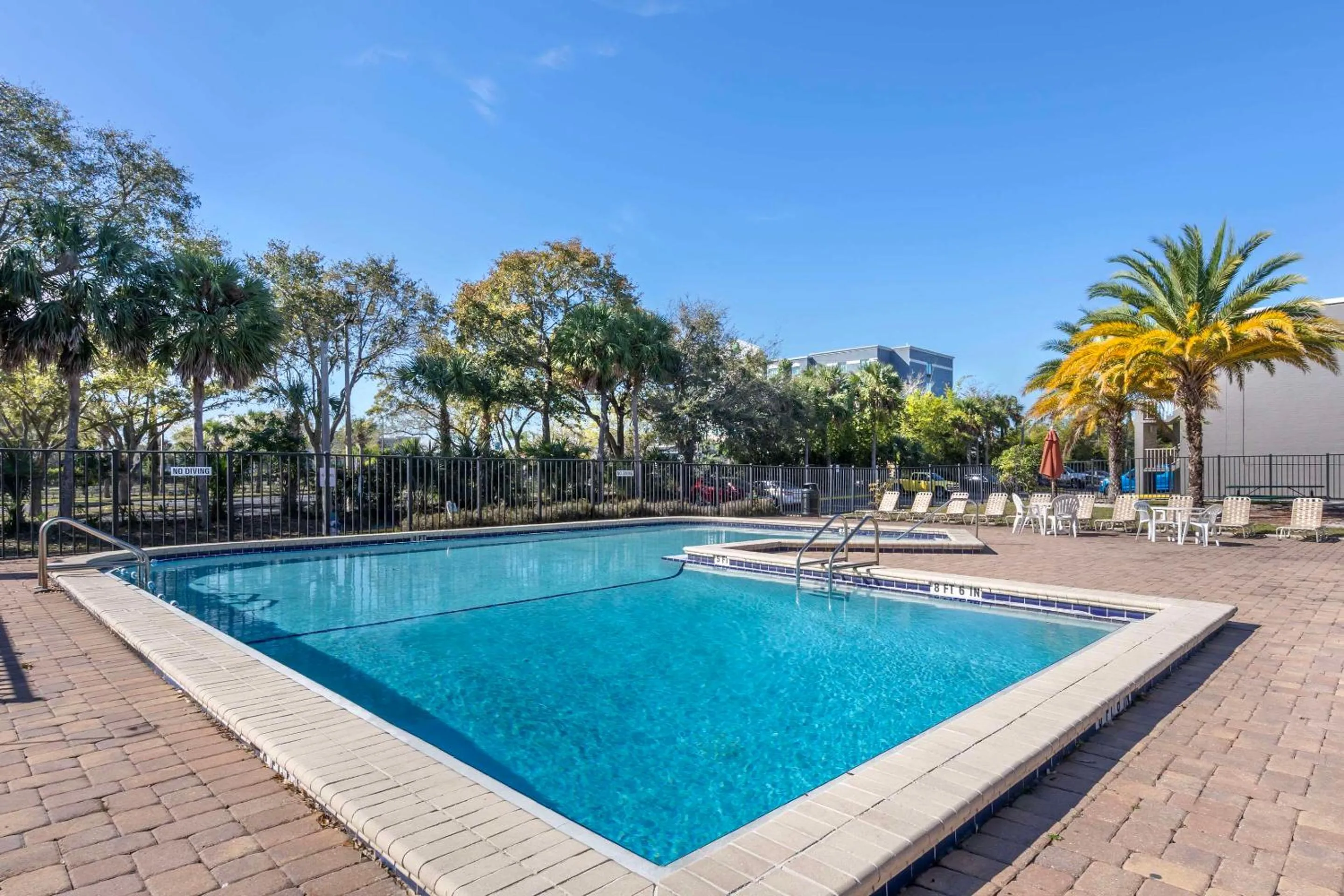 Swimming pool in Suburban Studios International Drive