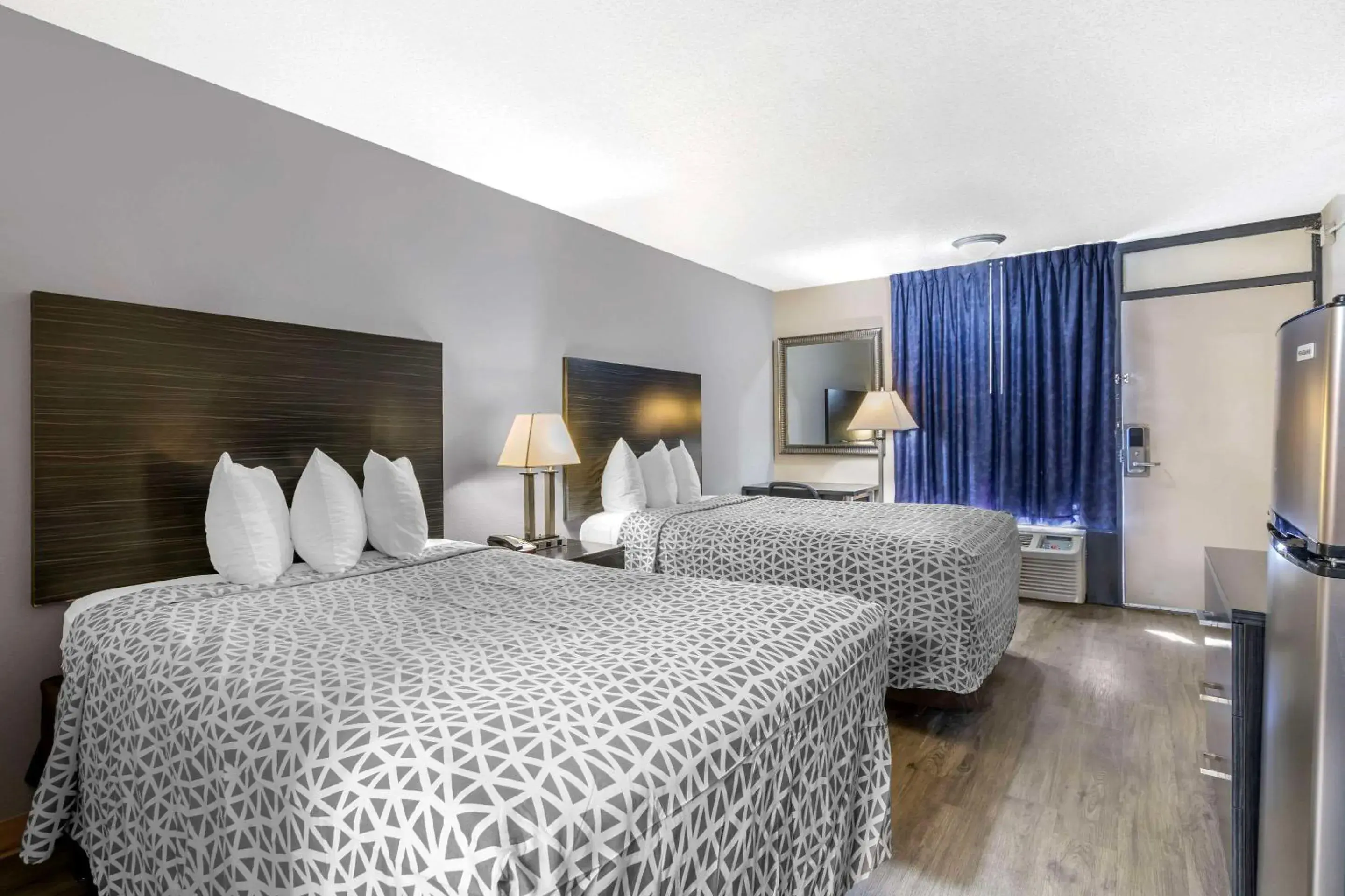 Bedroom, Bed in Suburban Studios International Drive Bedroom, Bed in Suburban Studios International Drive