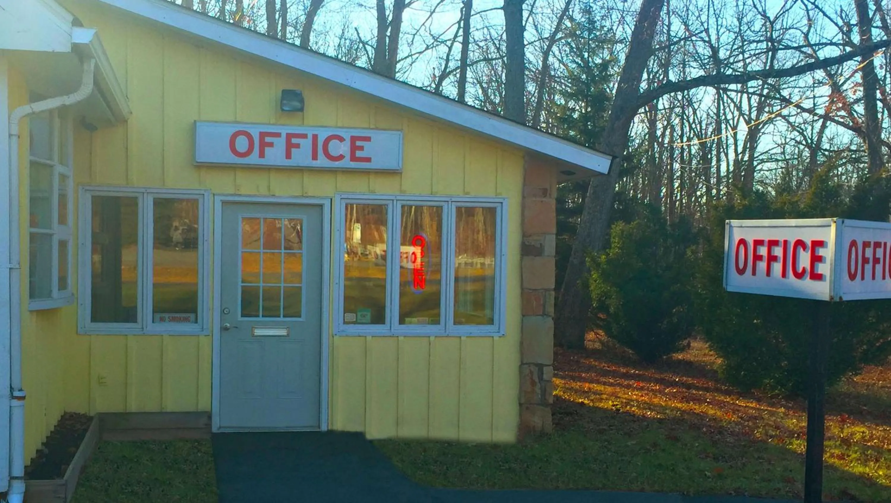 Property building in Country Place Inn and Suites White Haven
