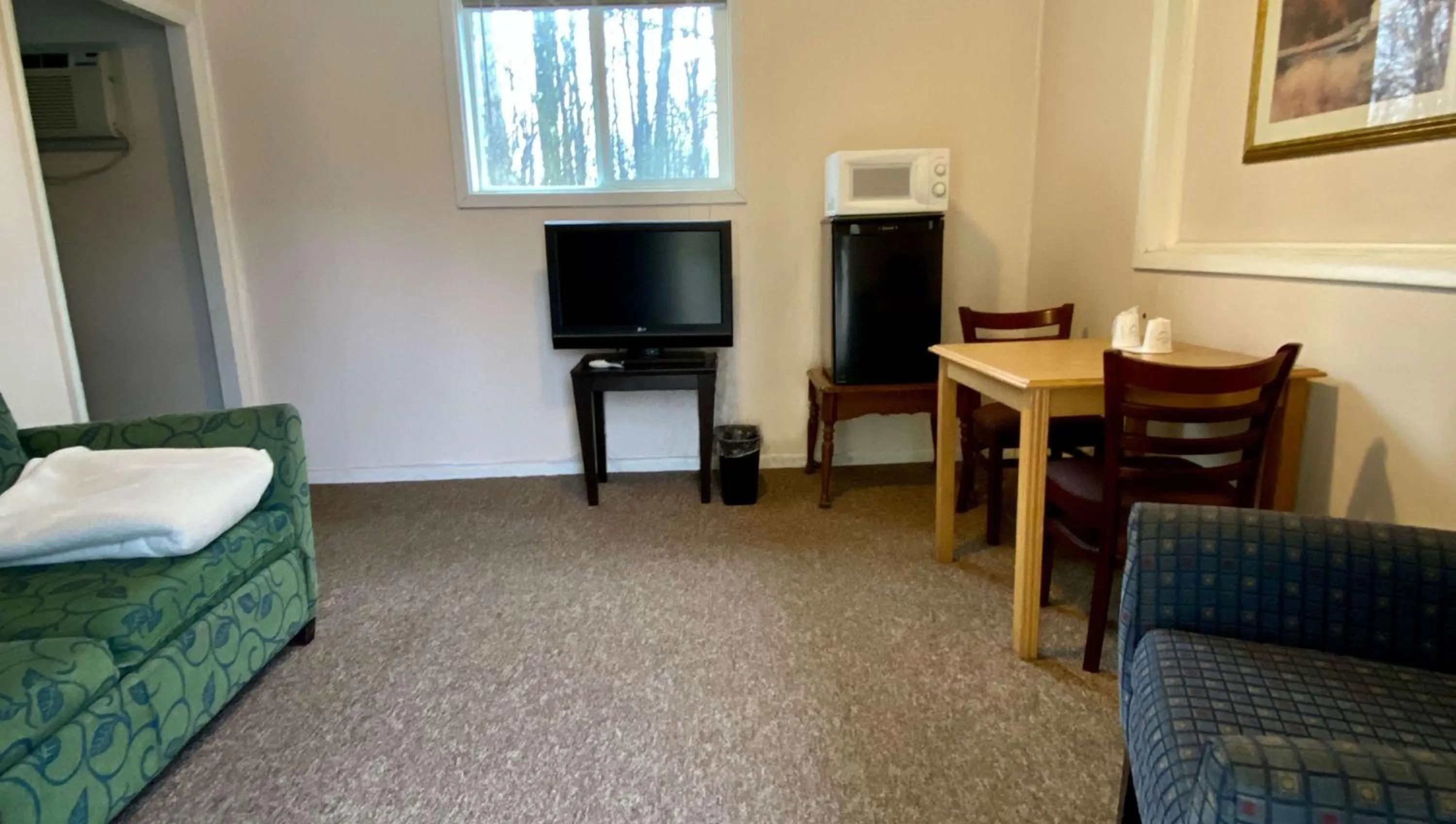 Photo of the whole room, Bed in Country Place Inn and Suites White Haven