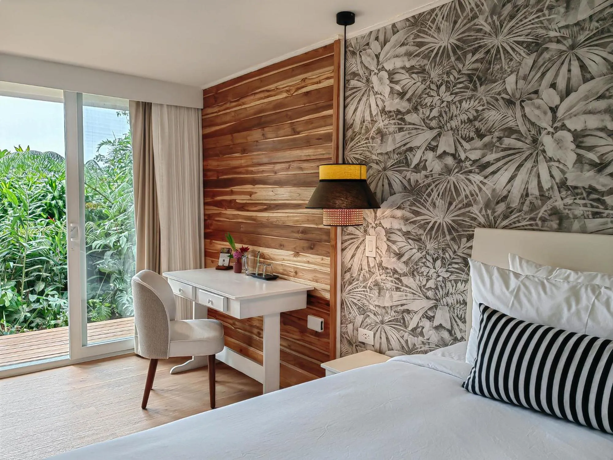 Bedroom, Bed in Monteverde Lodge