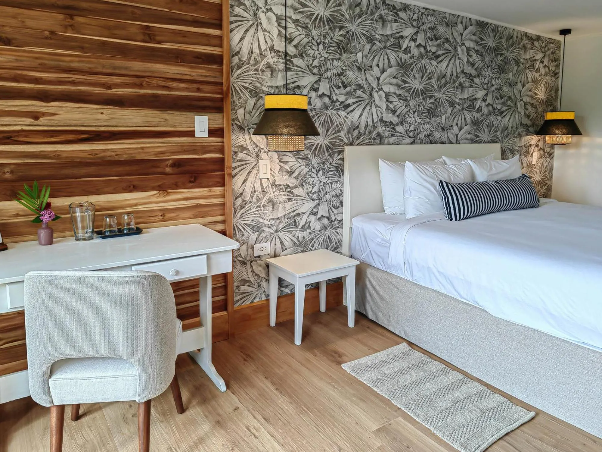 Bedroom, Bed in Monteverde Lodge