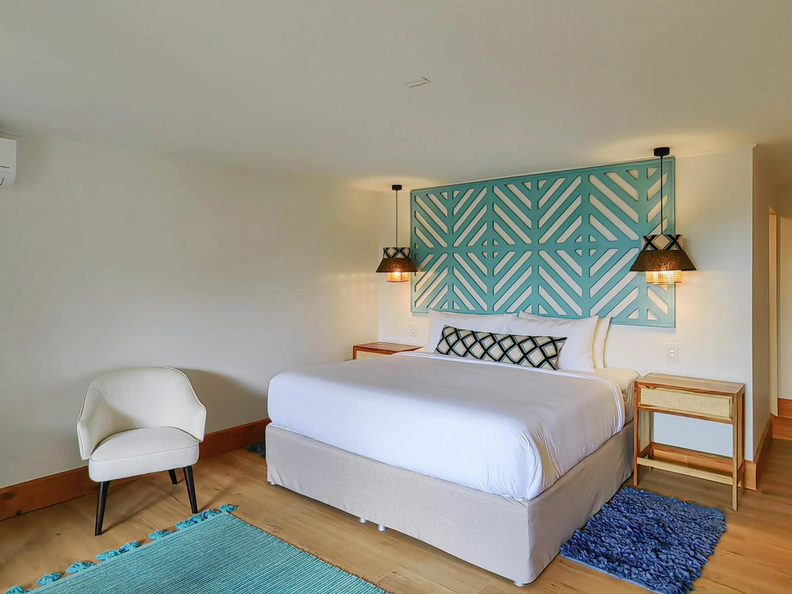 Bedroom, Bed in Monteverde Lodge