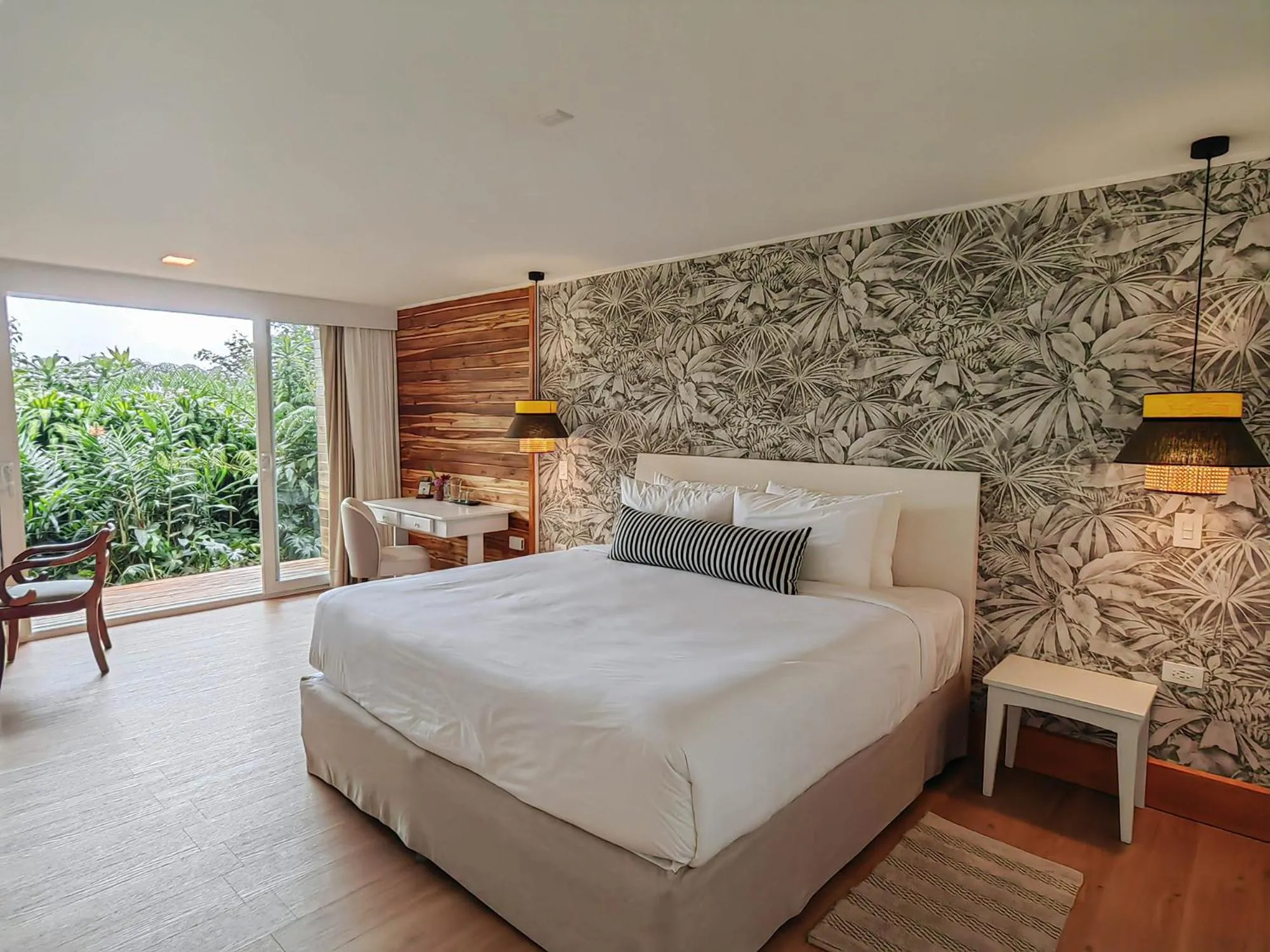 Bedroom, Bed in Monteverde Lodge