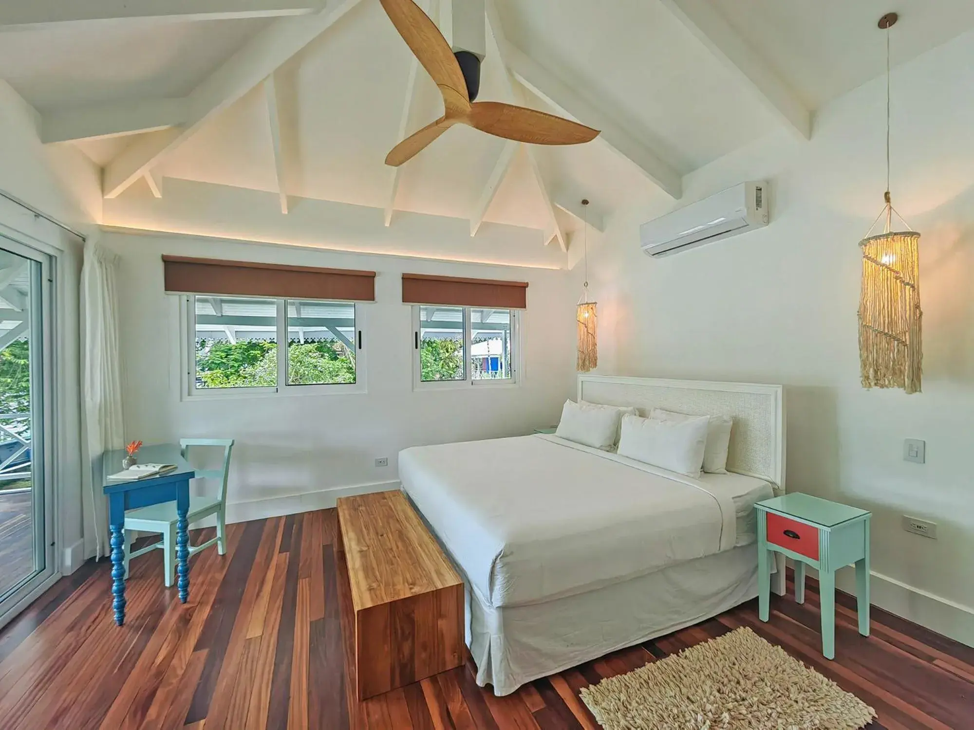 Miss Perla Upstairs Suites - King Bed in Tortuga Lodge Miss Perla Upstairs Suites - King Bed in Tortuga Lodge