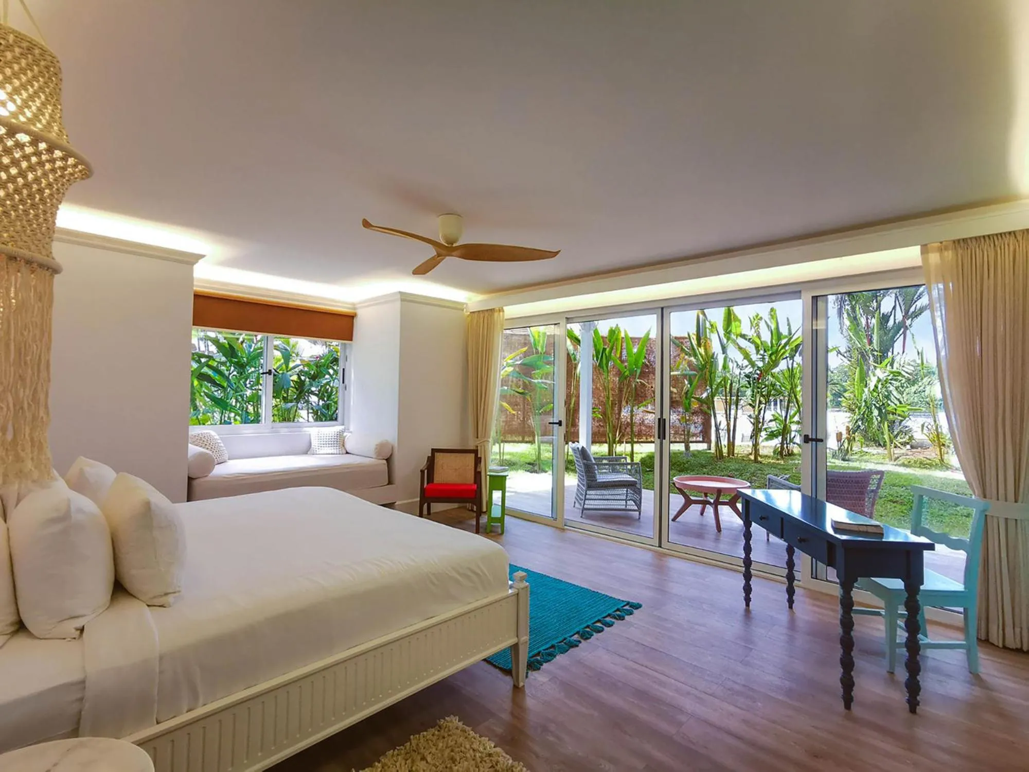 View (from property/room), Bed in Tortuga Lodge