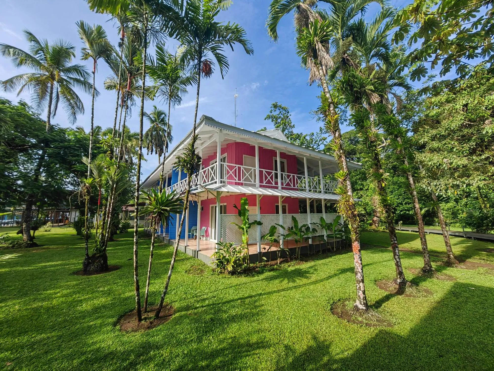 Garden view in Tortuga Lodge